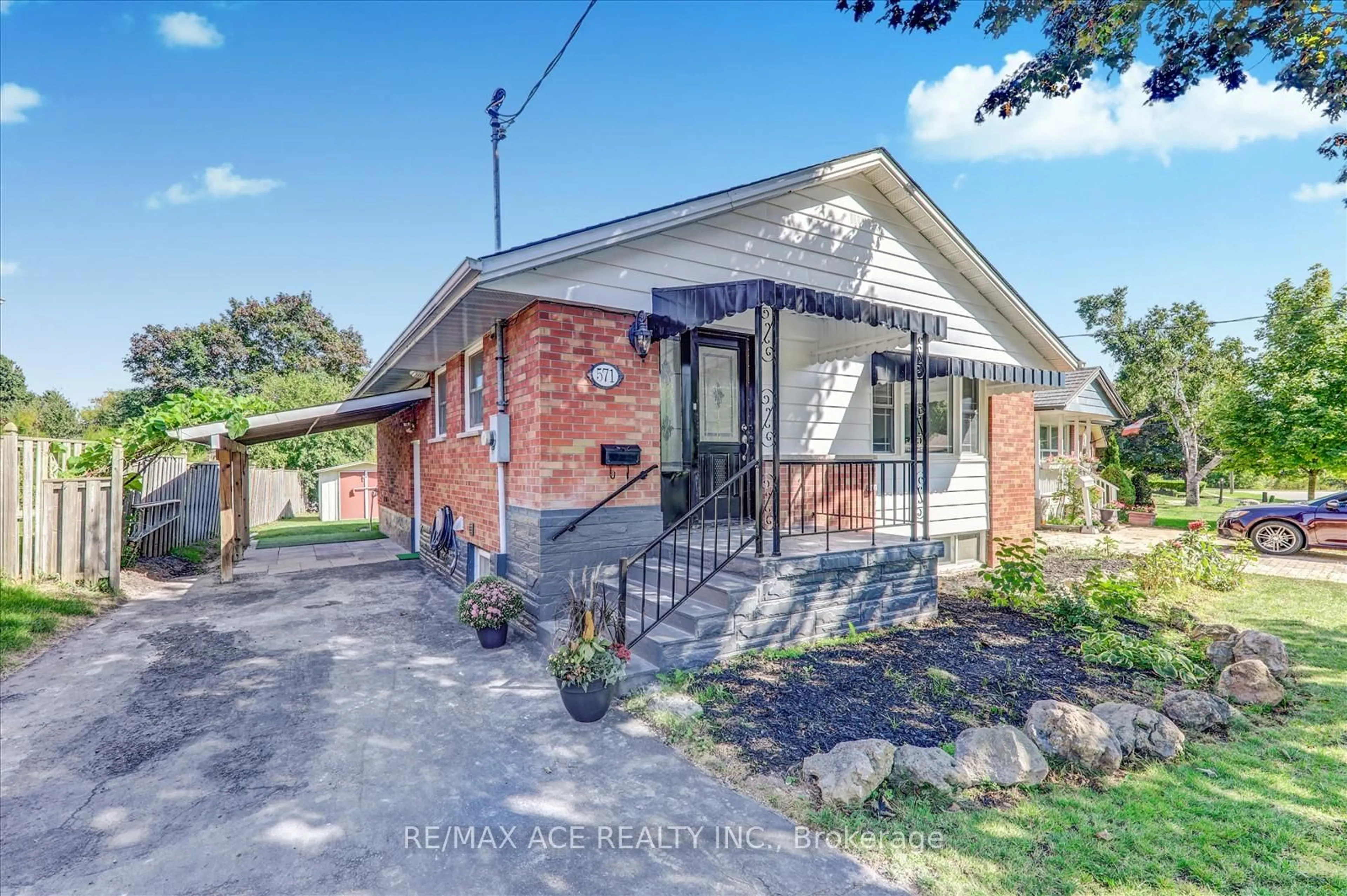 Home with brick exterior material, street for 571 Farewell St, Oshawa Ontario L1H 6M9