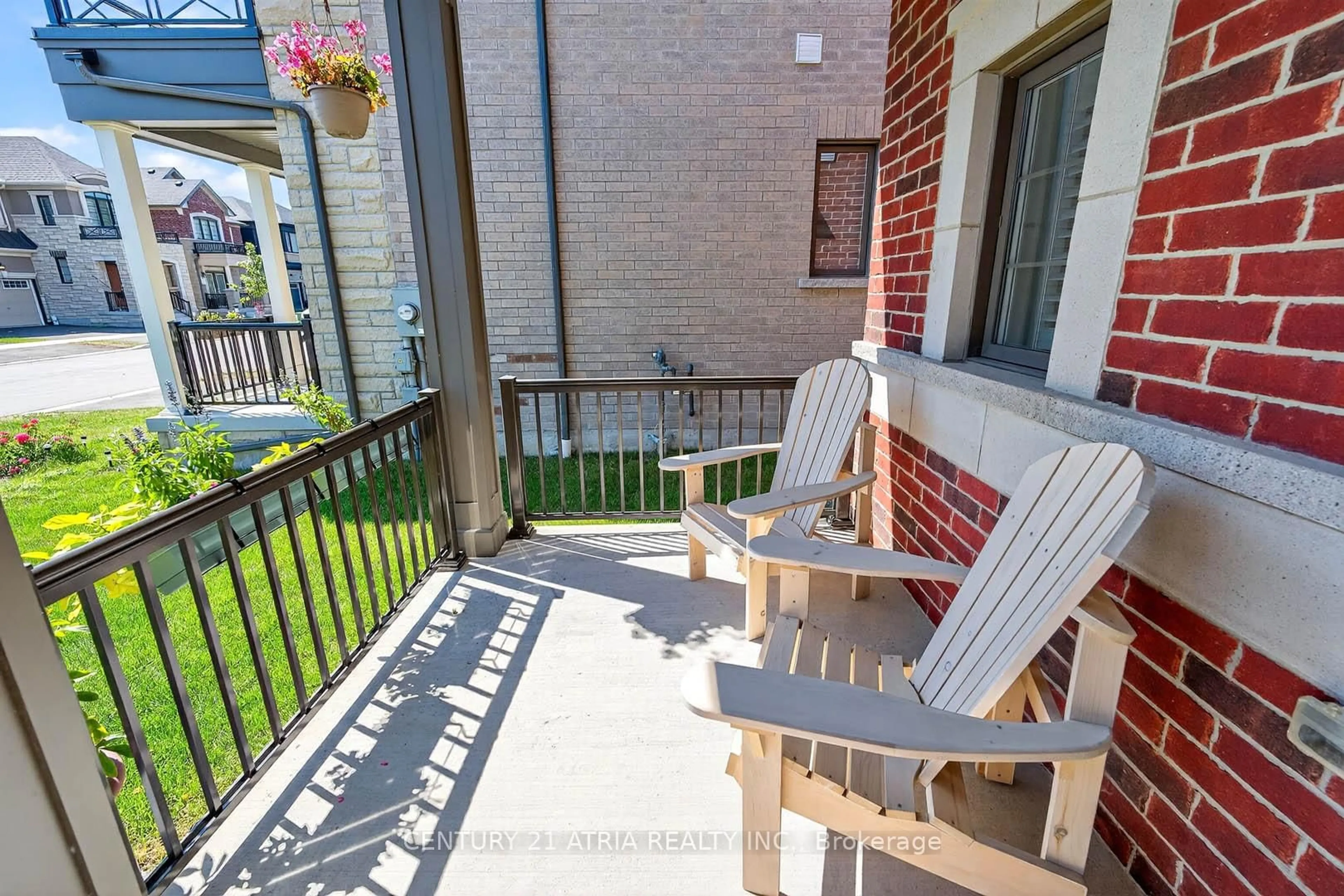 Patio, street for 2888 Foxden Sq, Pickering Ontario L1X 0N9