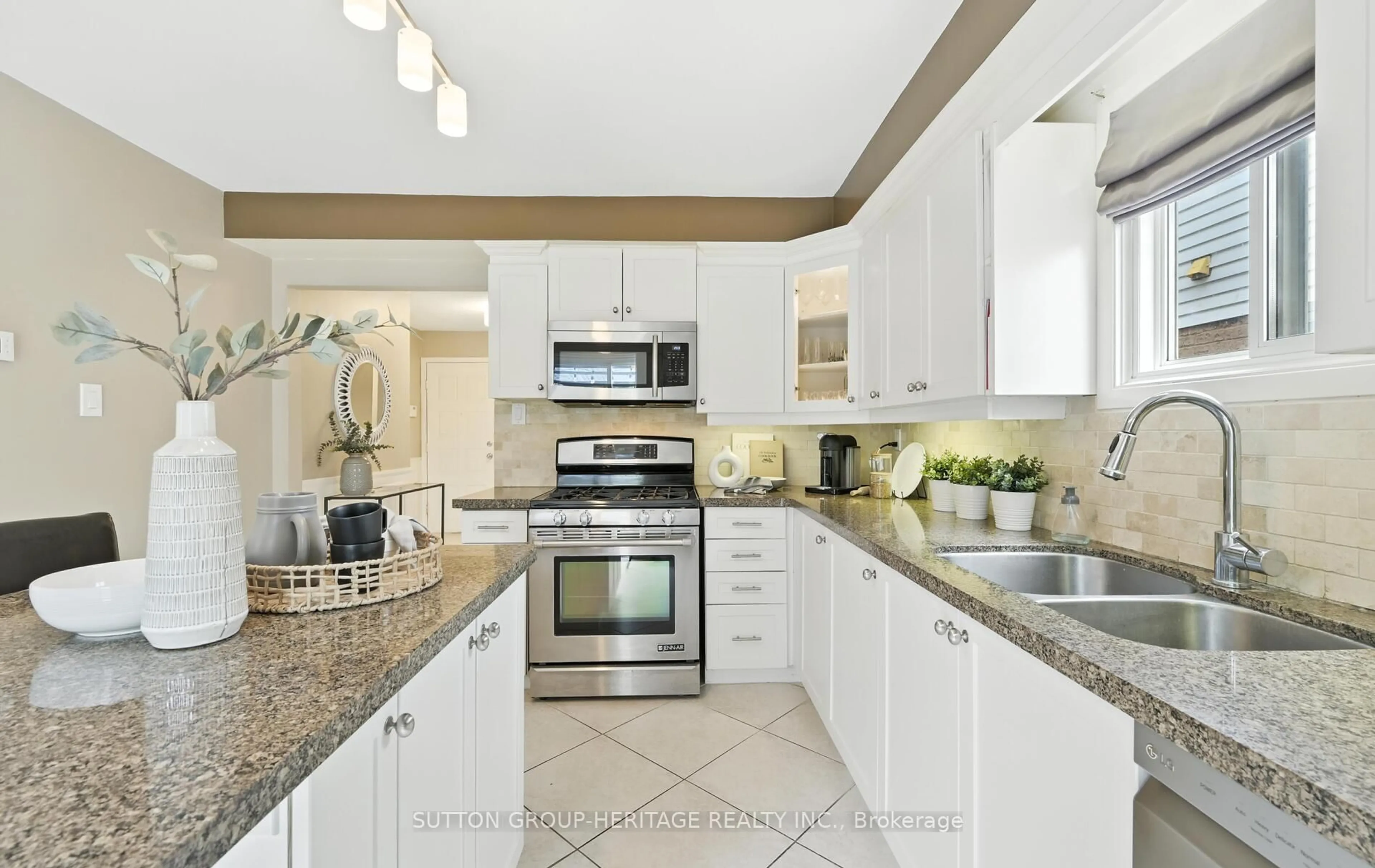 Open concept kitchen, ceramic/tile floor for 2 Frazer Rd, Ajax Ontario L1S 4B1