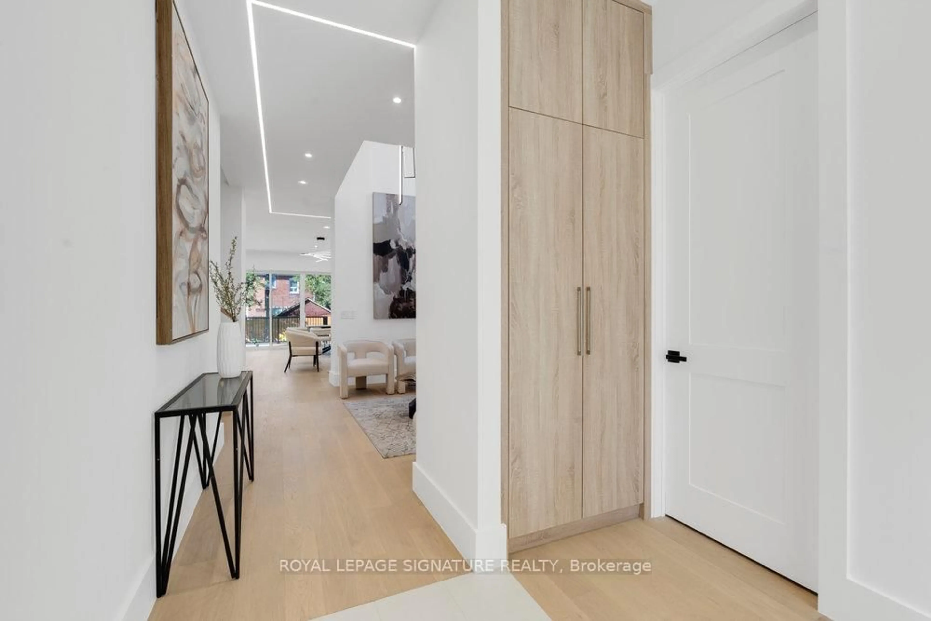 Indoor entryway for 8 St Hubert Ave, Toronto Ontario M4J 3Y9