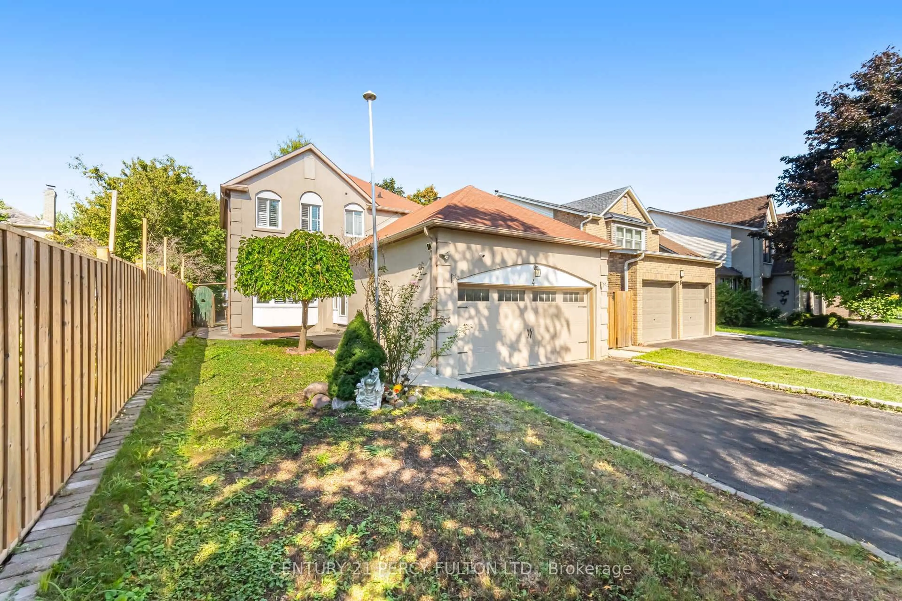 A pic from outside/outdoor area/front of a property/back of a property/a pic from drone, street for 4 Radford Dr, Ajax Ontario L1T 1V9