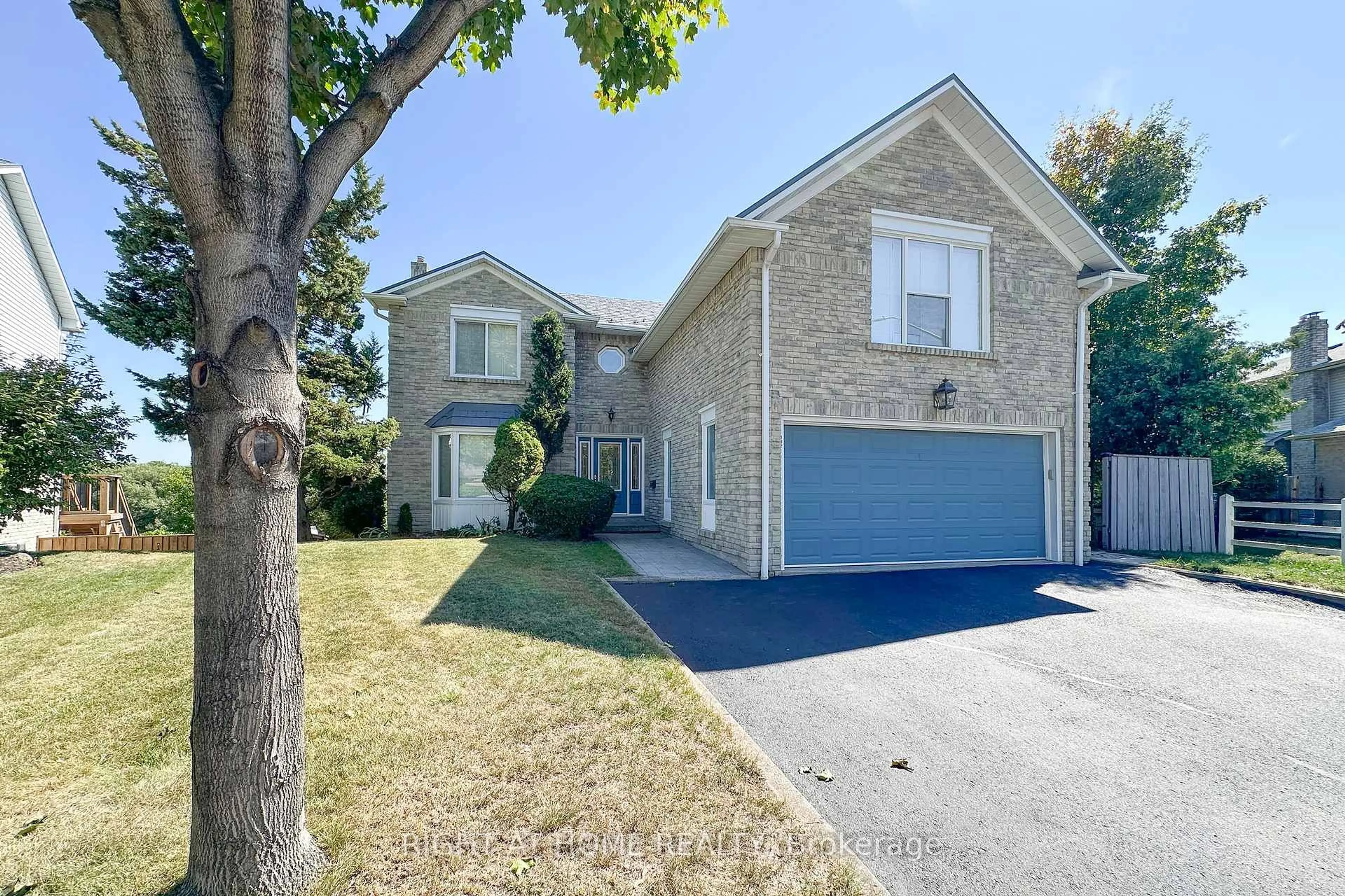 Unknown for 102 Hialeah Cres, Whitby Ontario L1N 6R1