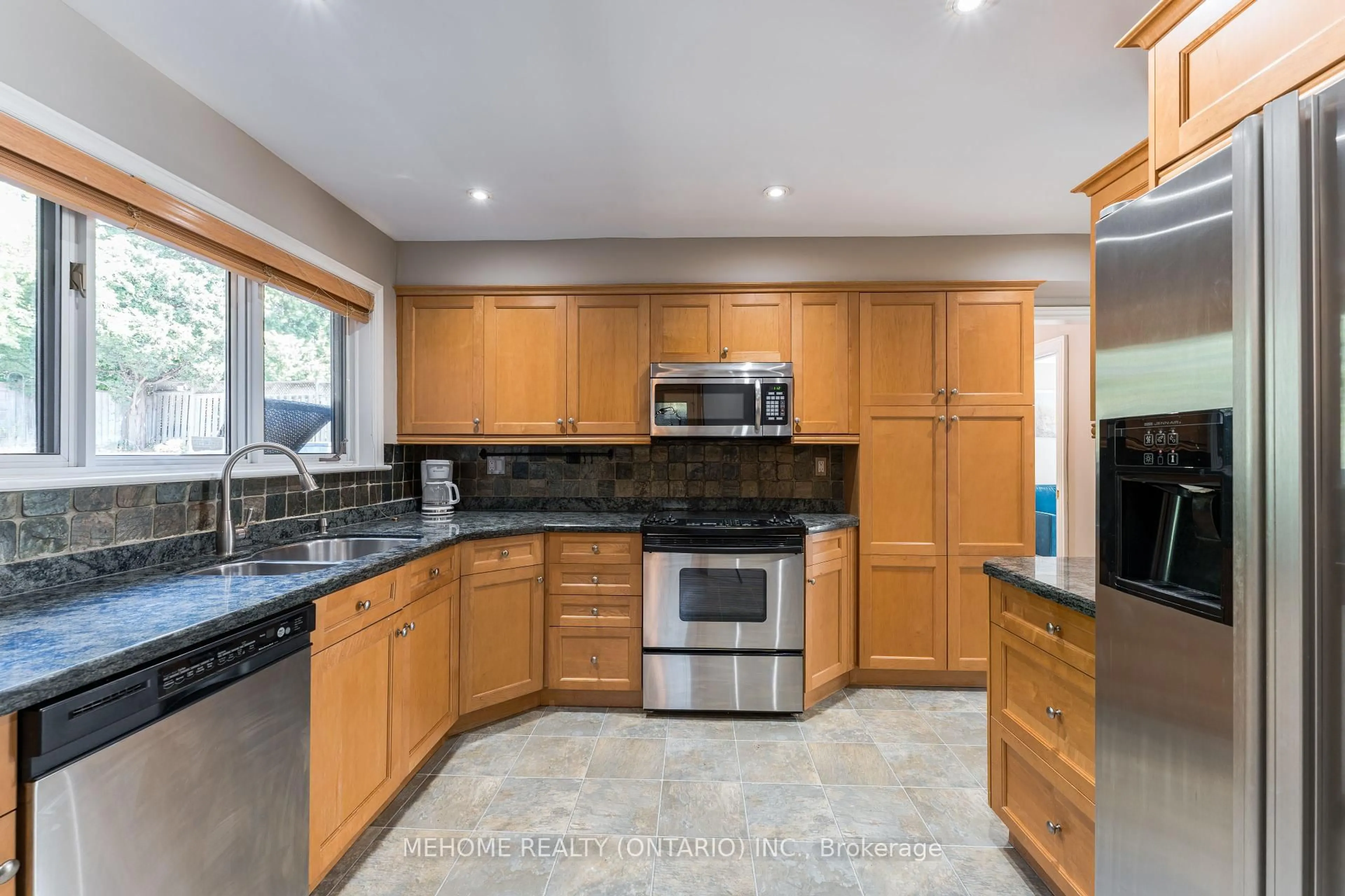 Open concept kitchen, ceramic/tile floor for 16 Abbottswood Rd, Toronto Ontario M1P 3P1