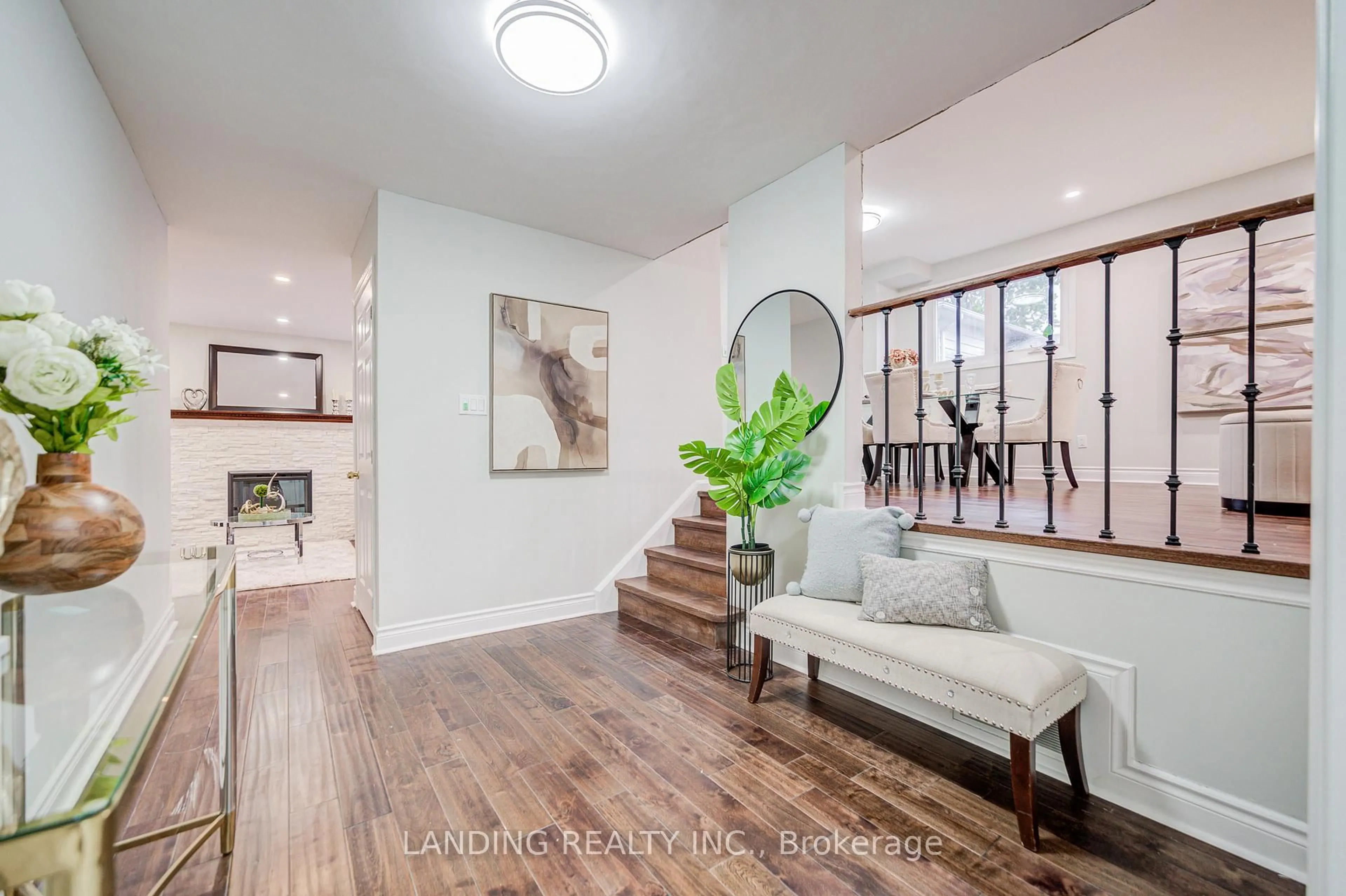 Indoor entryway for 23 Boarhill Dr, Toronto Ontario M1S 2L9