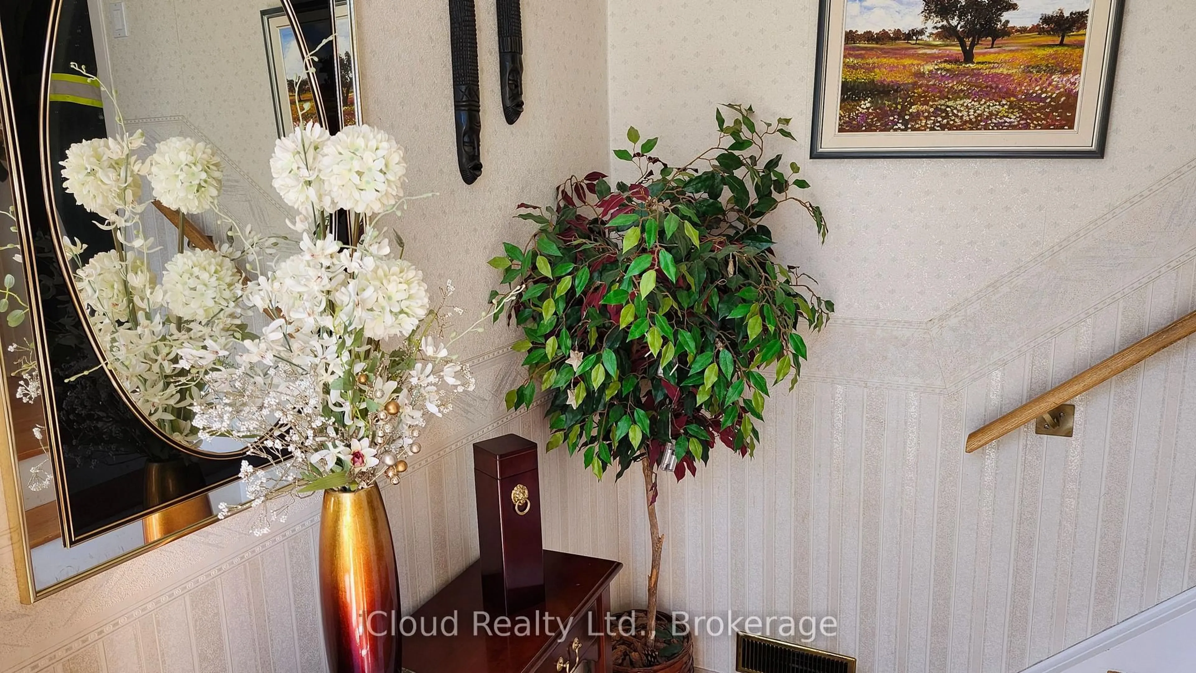 Indoor entryway for 214 Fairglen Ave, Toronto Ontario M1W 1B1