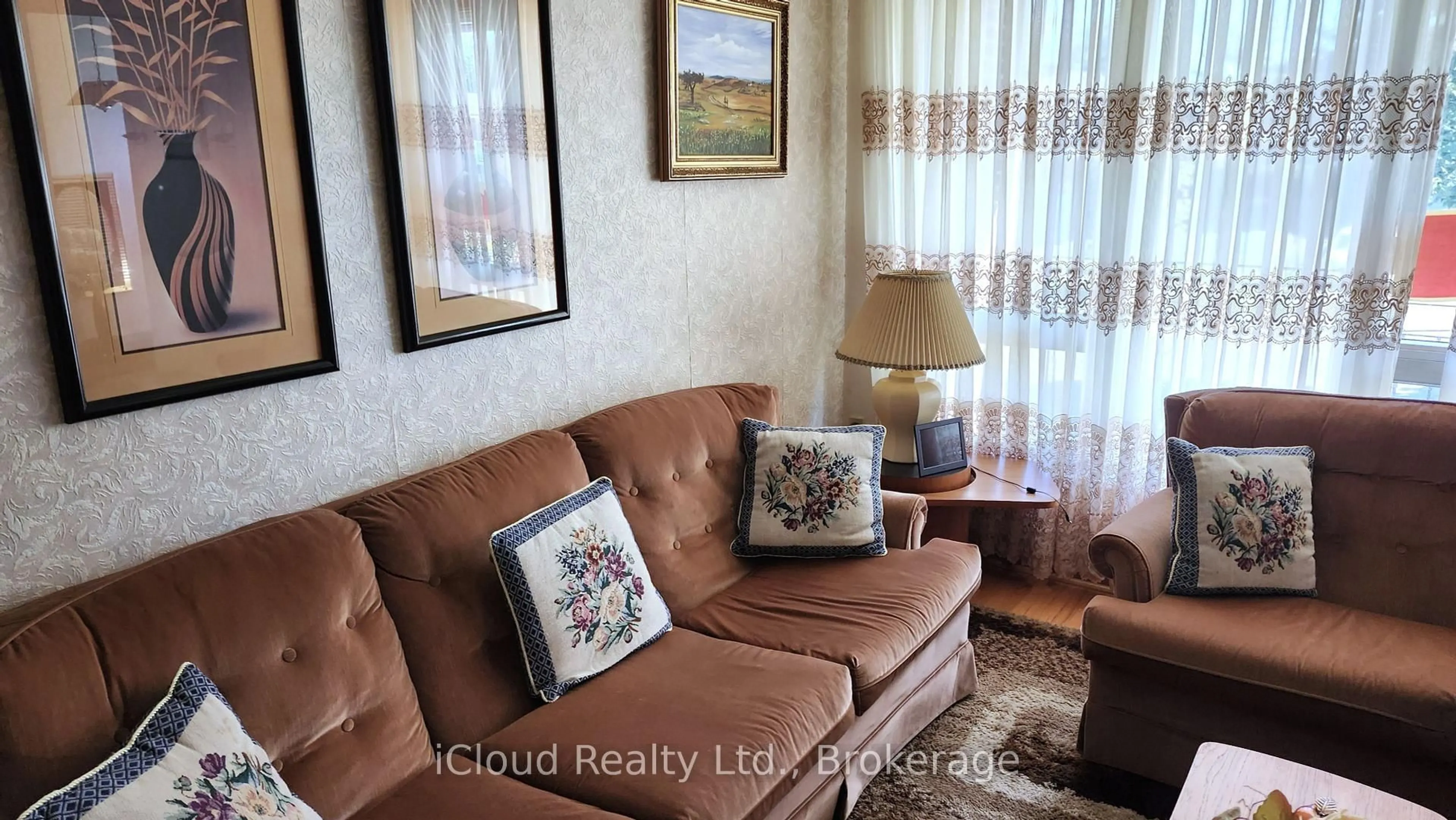 Living room with furniture, unknown for 214 Fairglen Ave, Toronto Ontario M1W 1B1