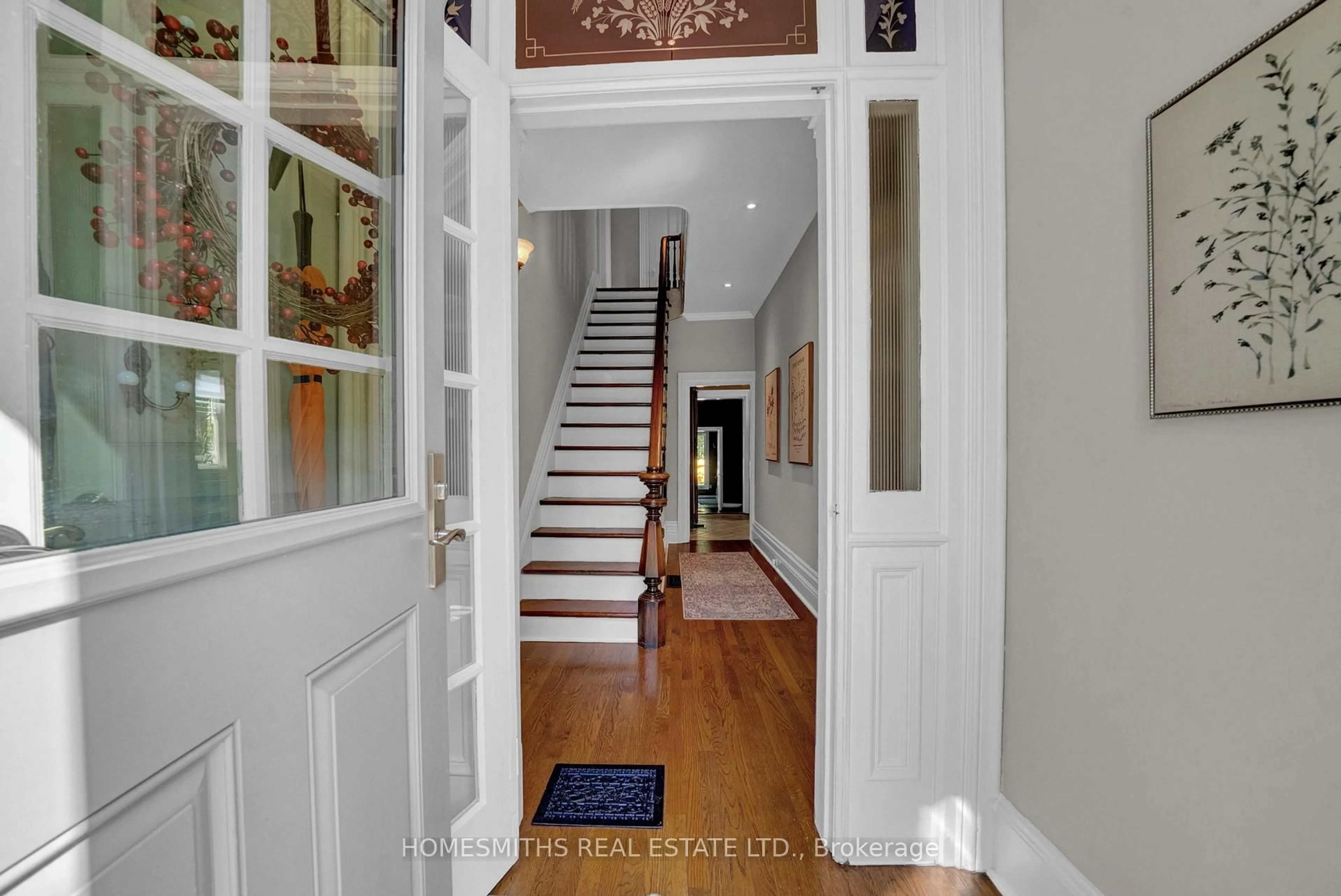 Indoor foyer for 3 Ontario St, Clarington Ontario L1C 2R9