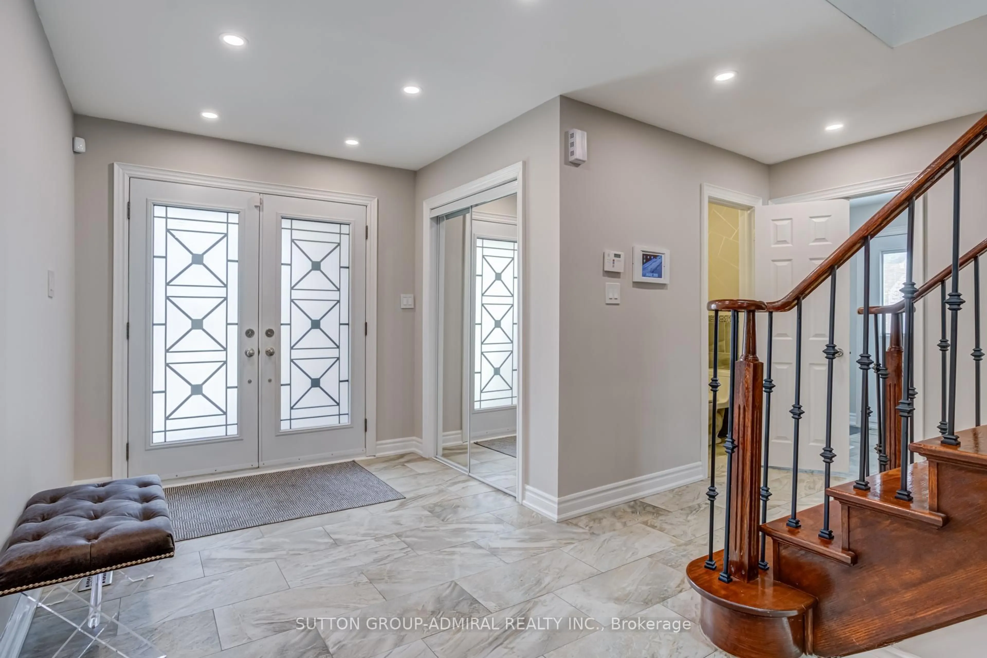 Indoor entryway for 11139 Sheppard Ave, Toronto Ontario M1B 3T7