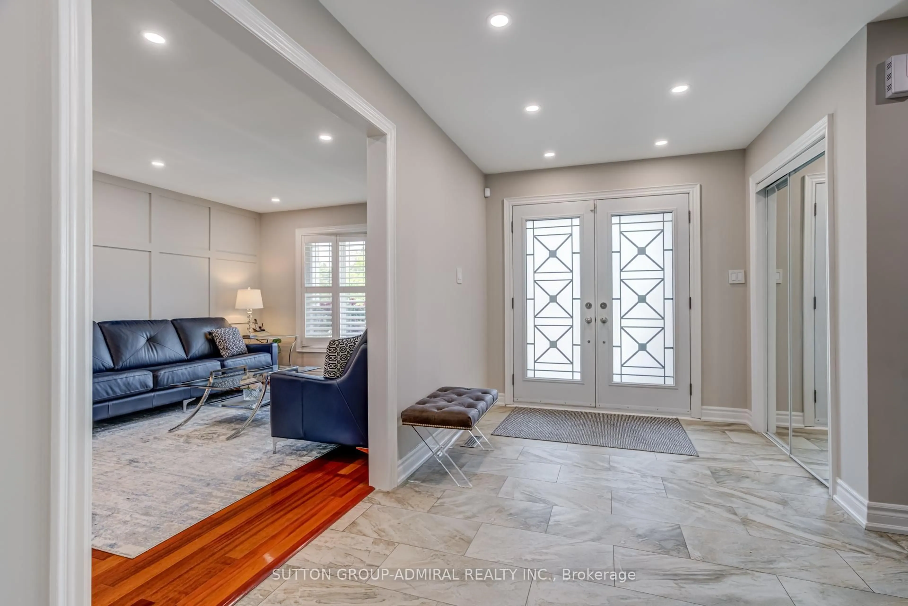 Indoor entryway for 11139 Sheppard Ave, Toronto Ontario M1B 3T7