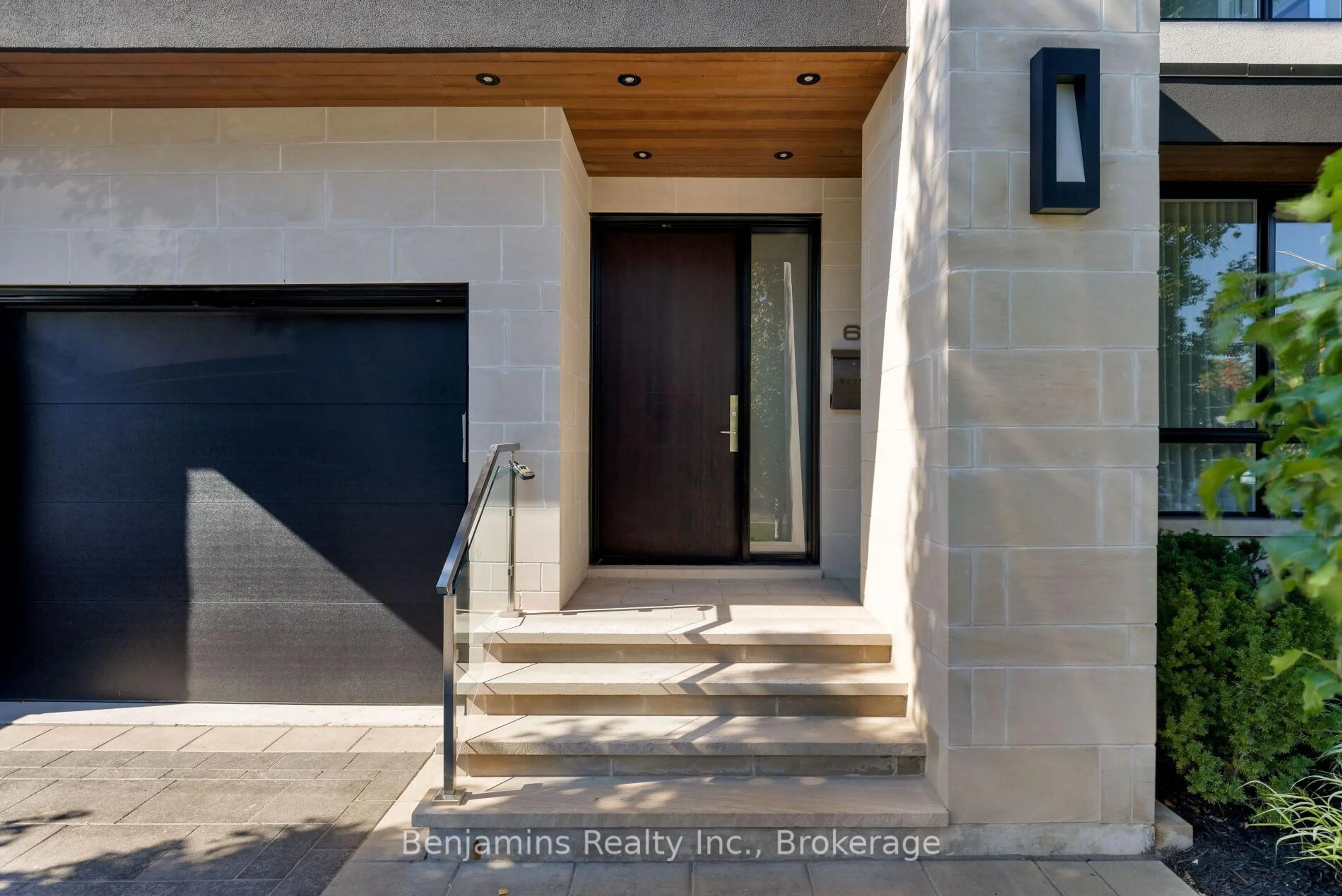 Indoor entryway for 6 Ashall Blvd, Toronto Ontario M4B 3C1