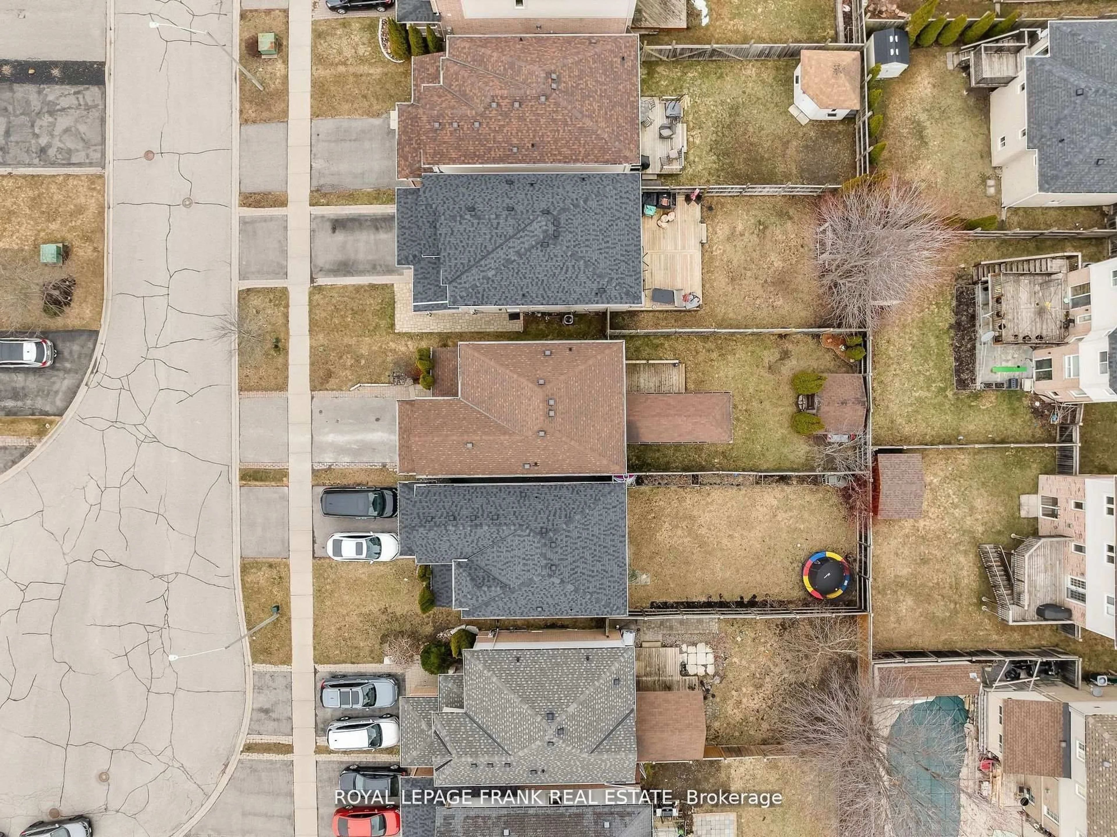 A pic from outside/outdoor area/front of a property/back of a property/a pic from drone, street for 42 Childs Crt, Clarington Ontario L1C 5P2