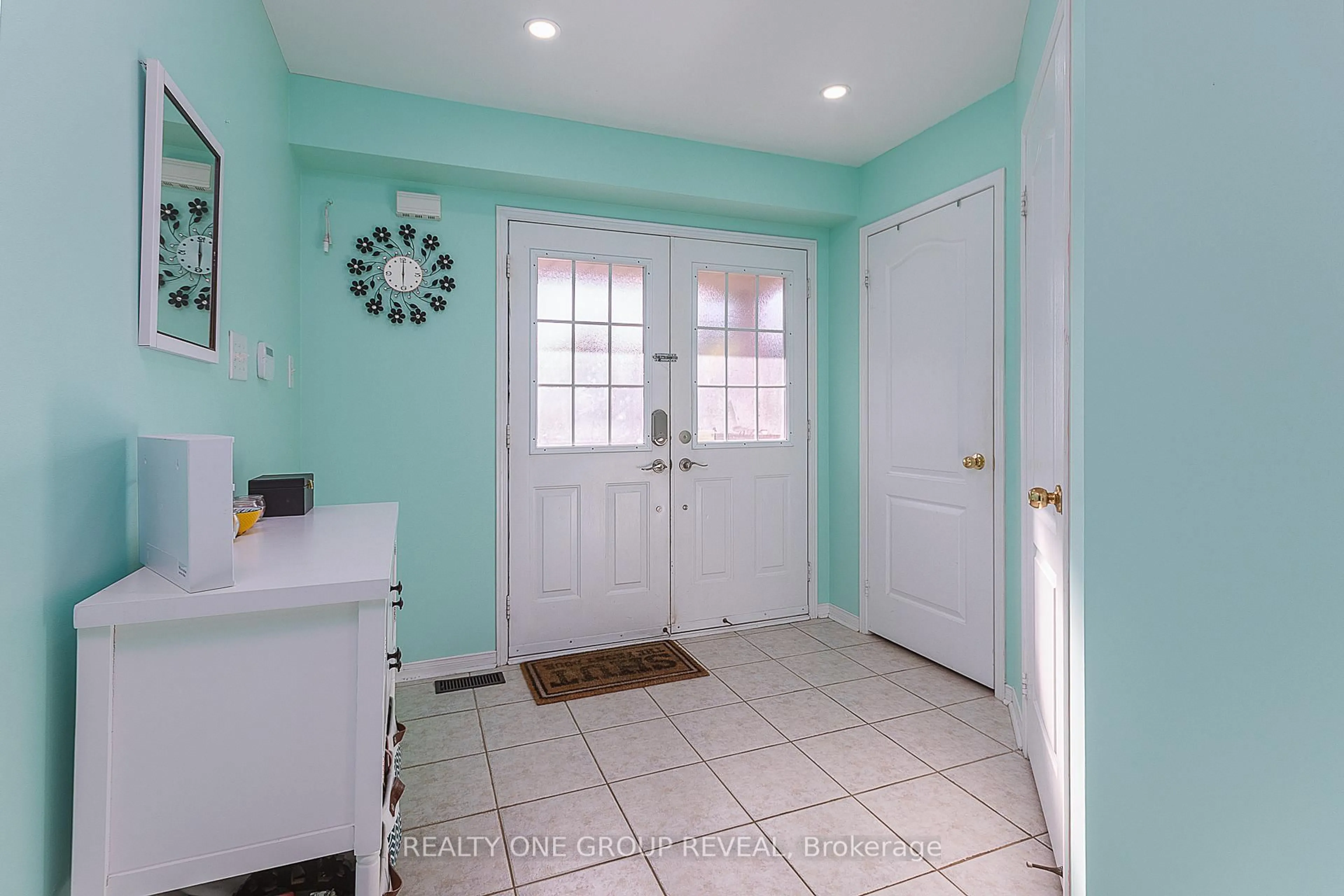 Indoor entryway for 303 Porte Rd, Ajax Ontario L1S 0A4