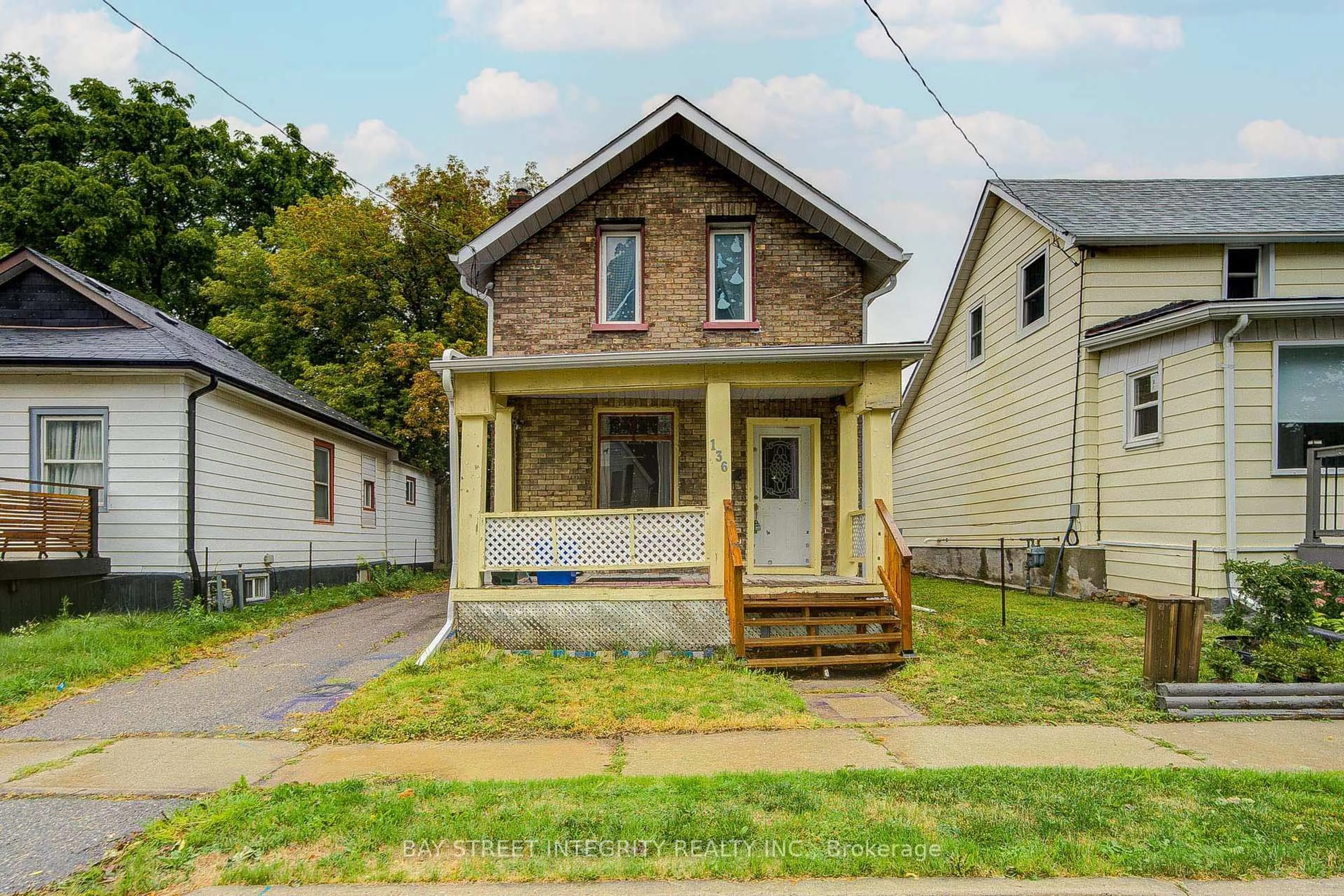 Unknown for 136 Summer St, Oshawa Ontario L1H 2K9