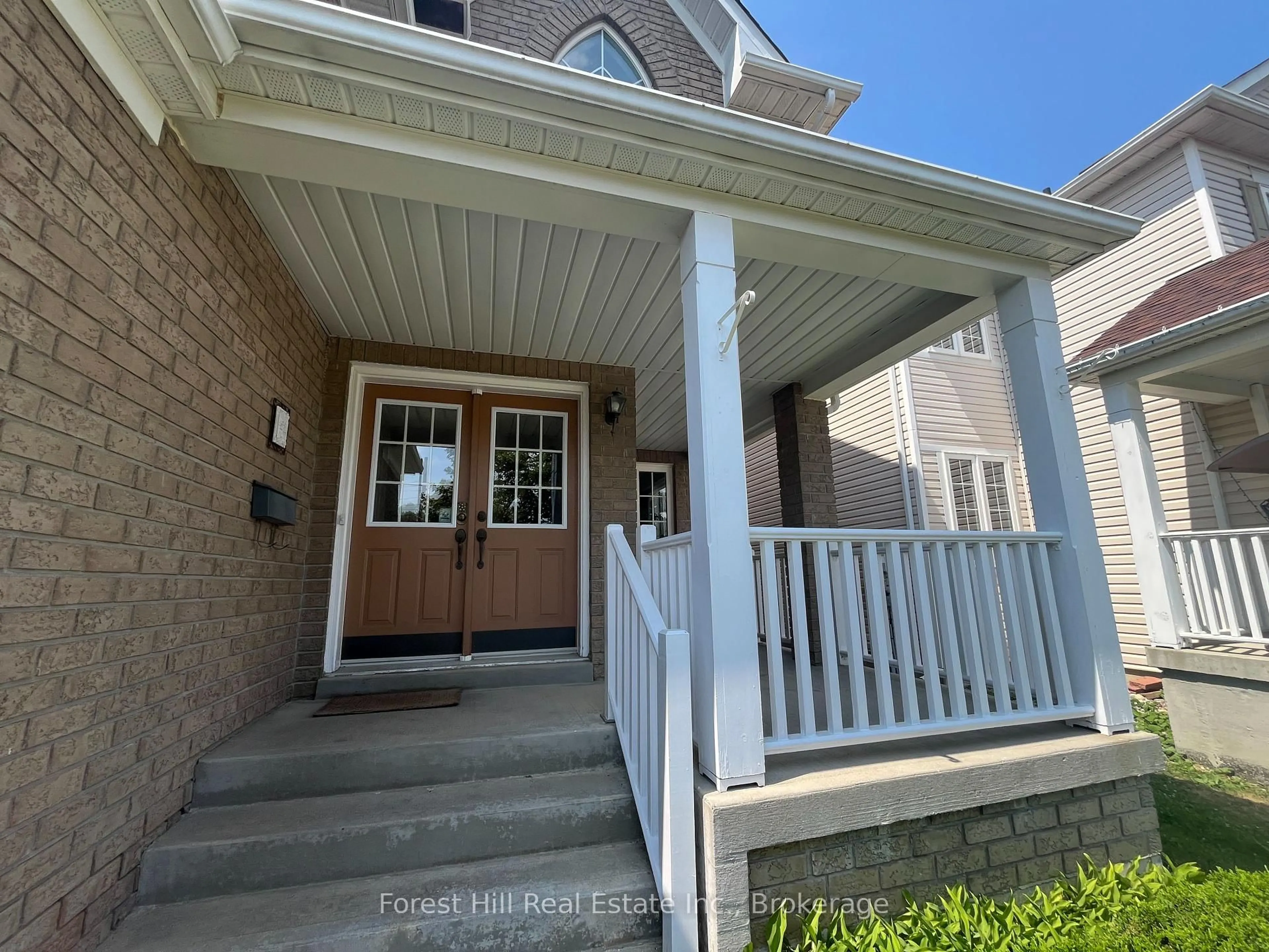 Indoor entryway for 1530 Aldergrove Dr, Oshawa Ontario L1K 2Y3