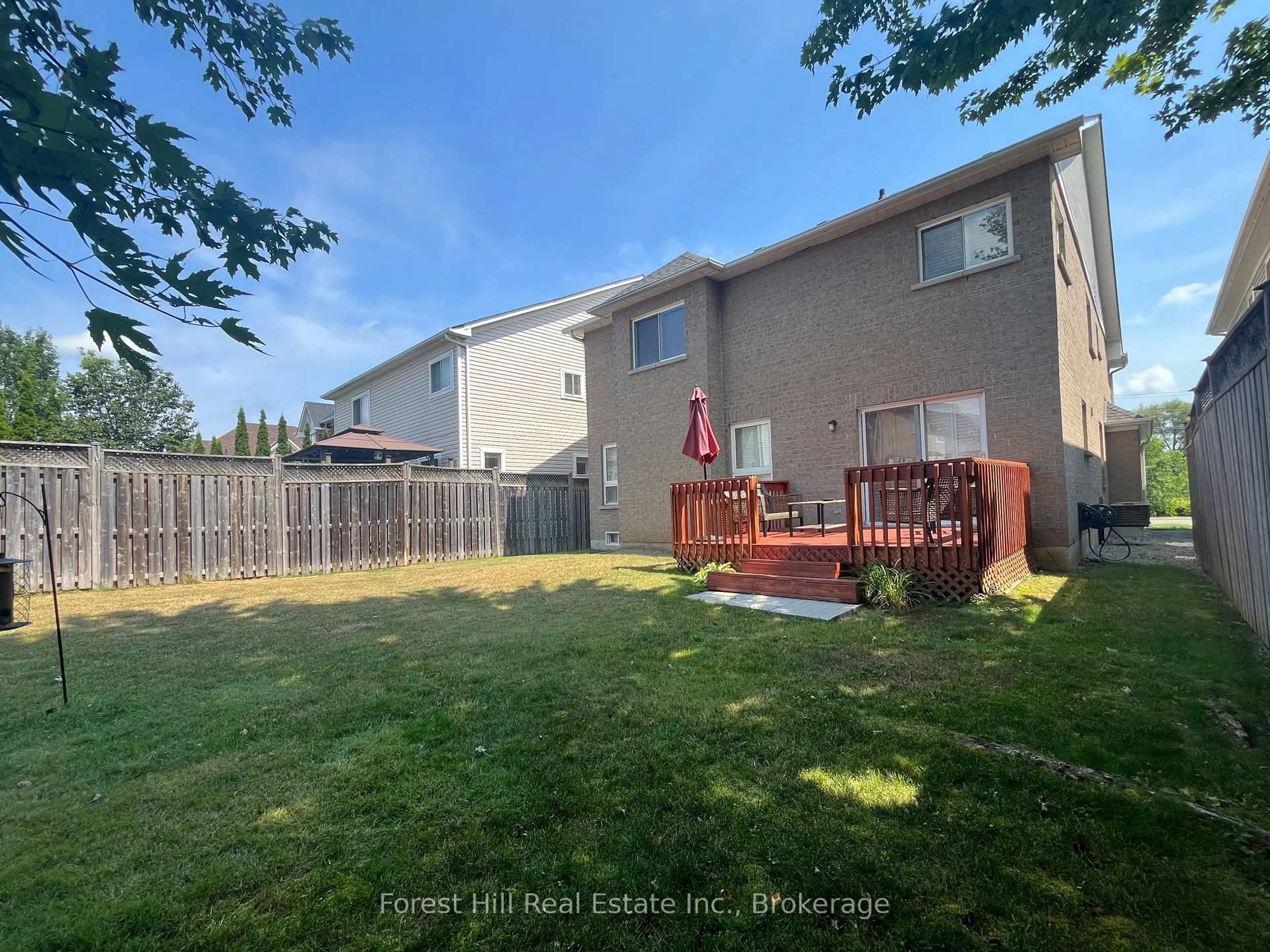 Patio, street for 1530 Aldergrove Dr, Oshawa Ontario L1K 2Y3