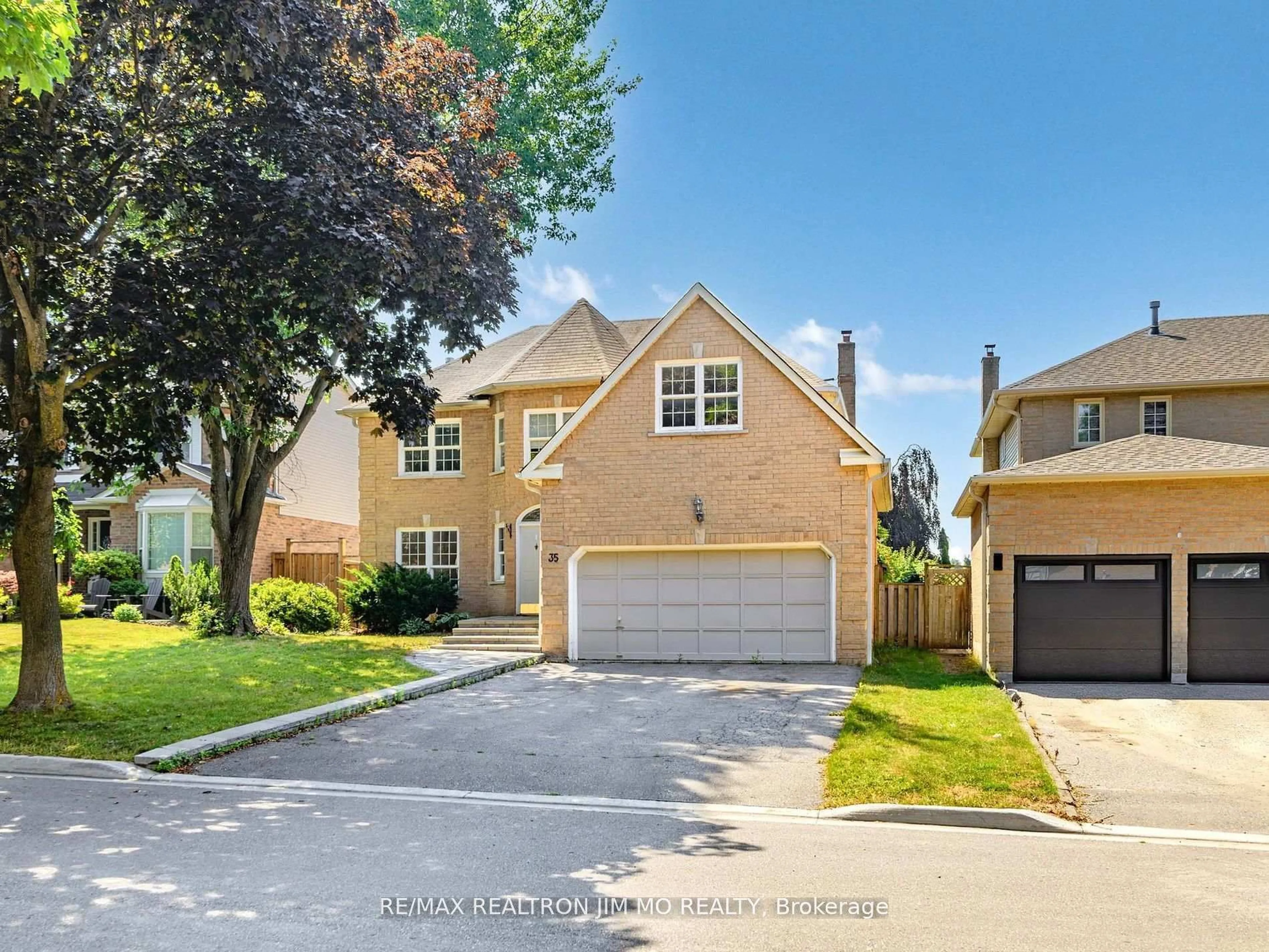 Home with vinyl exterior material, street for 35 Flint Cres, Whitby Ontario L1R 1K1