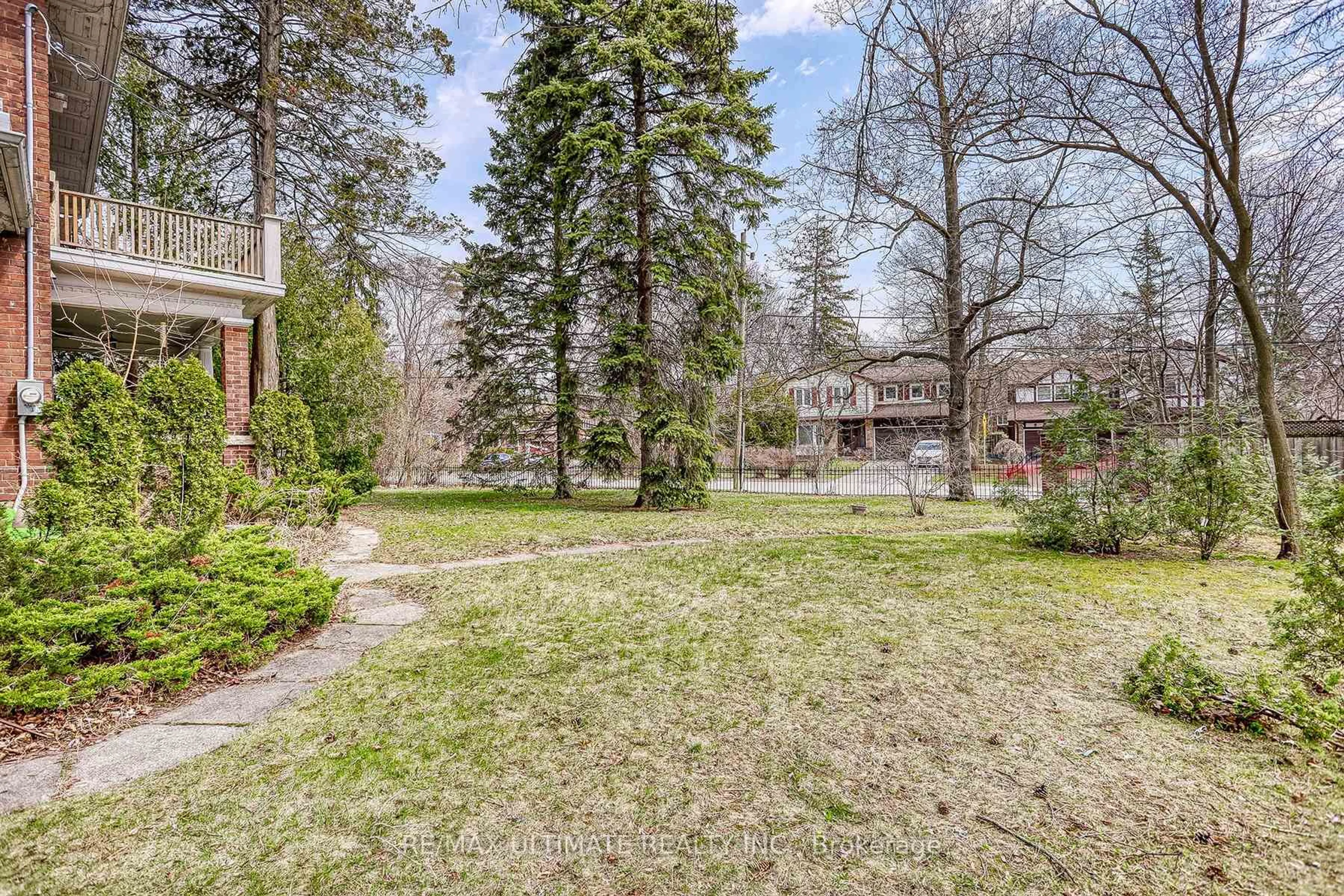 Patio, forest/trees view for 456 Manse Rd, Toronto Ontario M1E 3V8