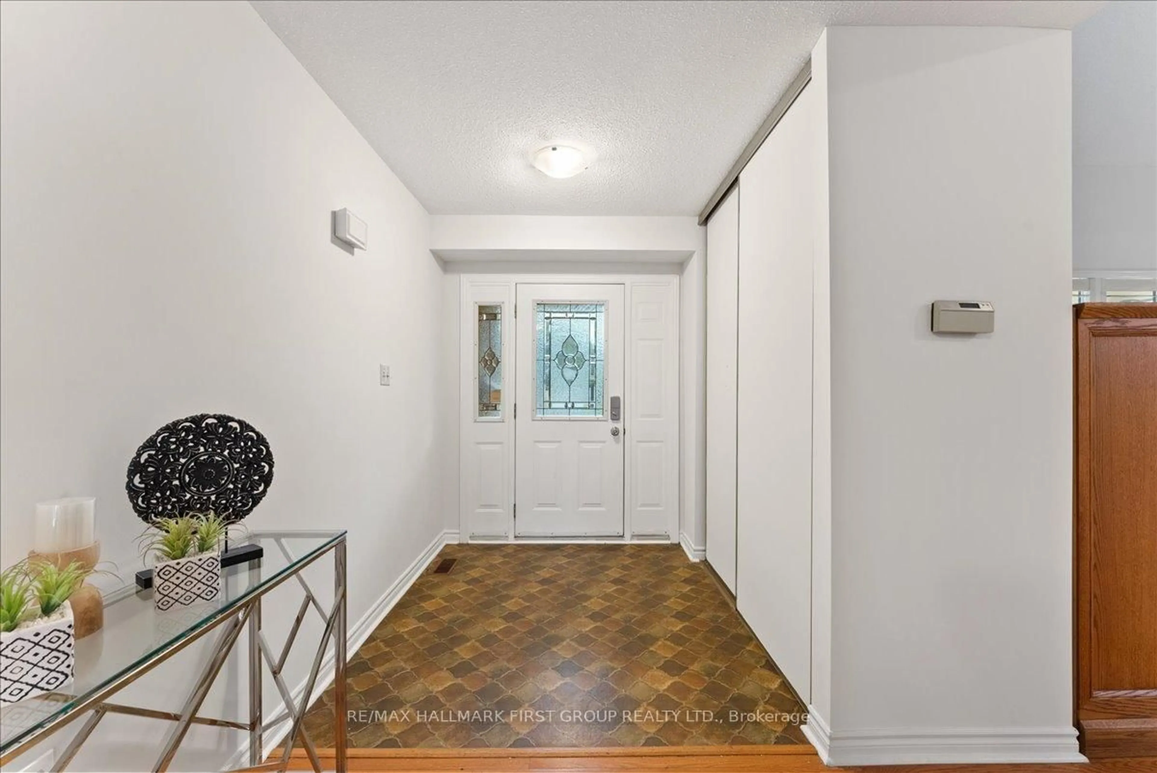 Indoor entryway for 1868 Malden Cres, Pickering Ontario L1V 3G4