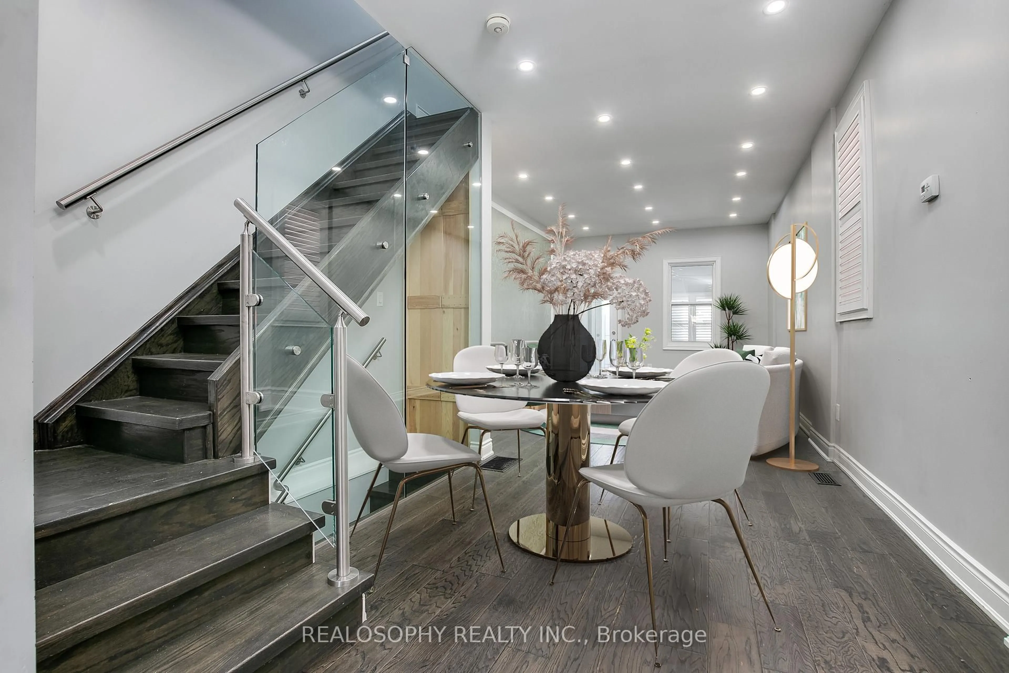 Unknown for 584 Eastern Ave, Toronto Ontario M4M 1E1