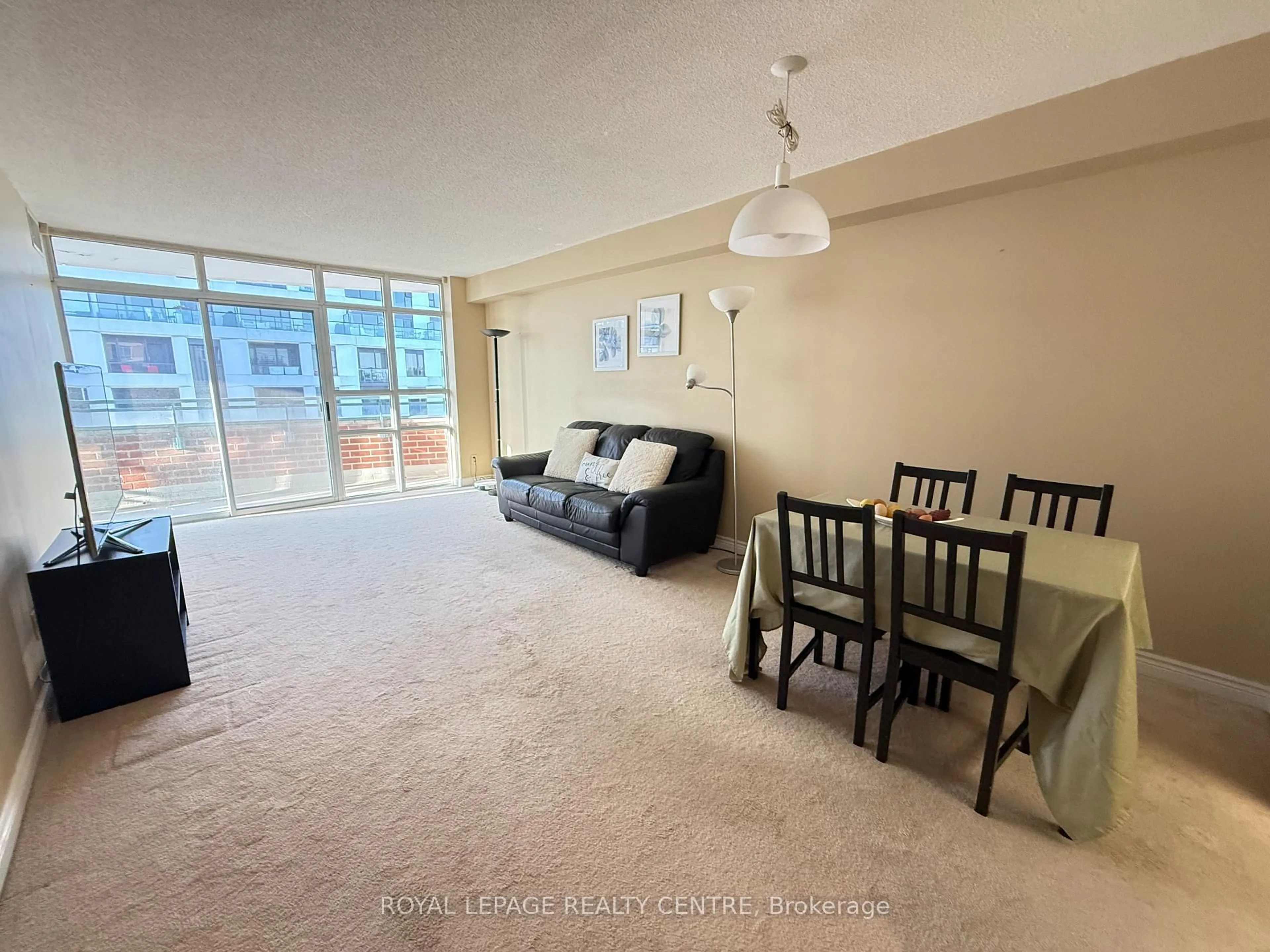 A pic of a room for 1091 Kingston Rd #628, Toronto Ontario M1N 4E5