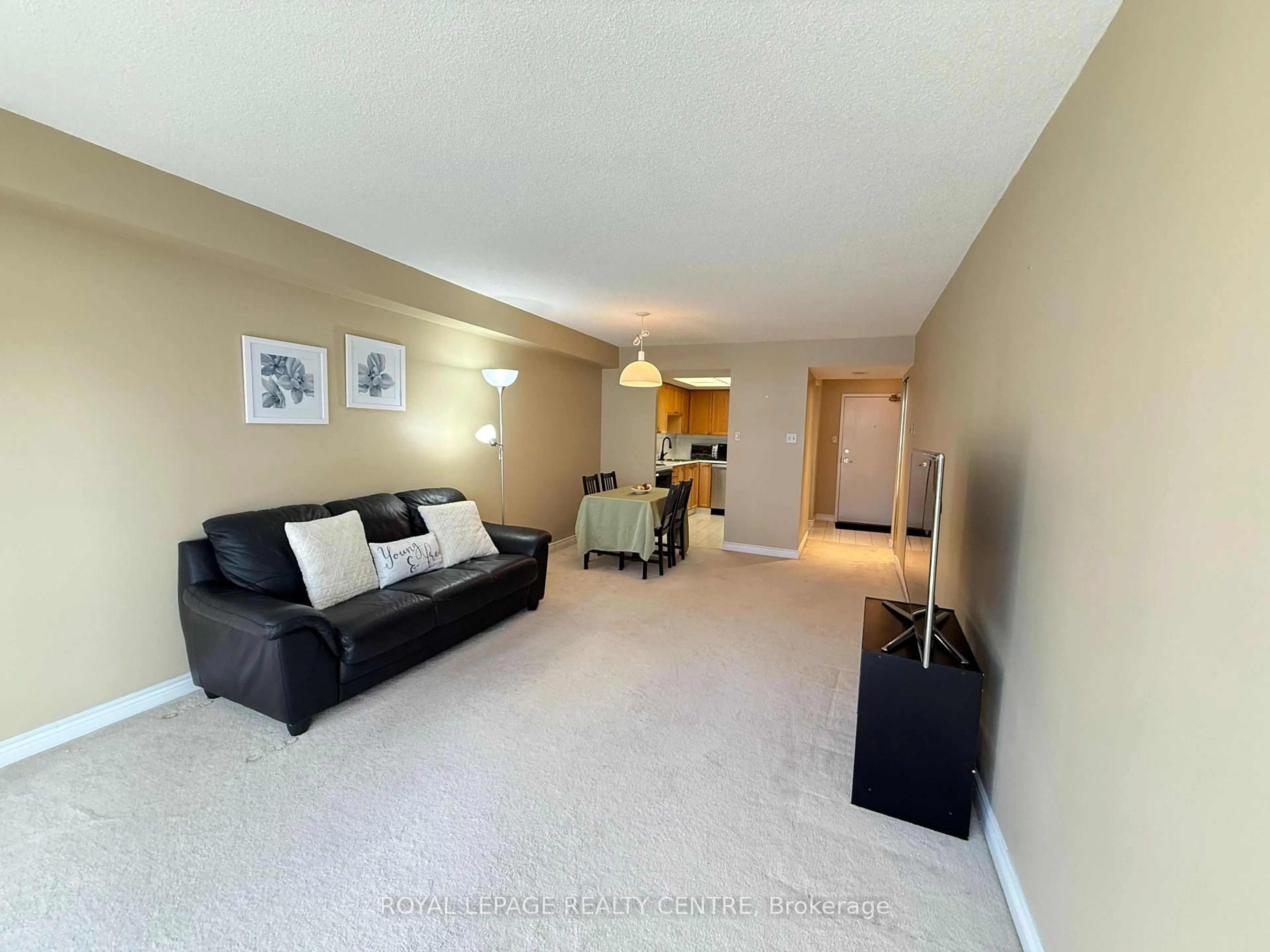 Living room with furniture, carpet floor for 1091 Kingston Rd #628, Toronto Ontario M1N 4E5
