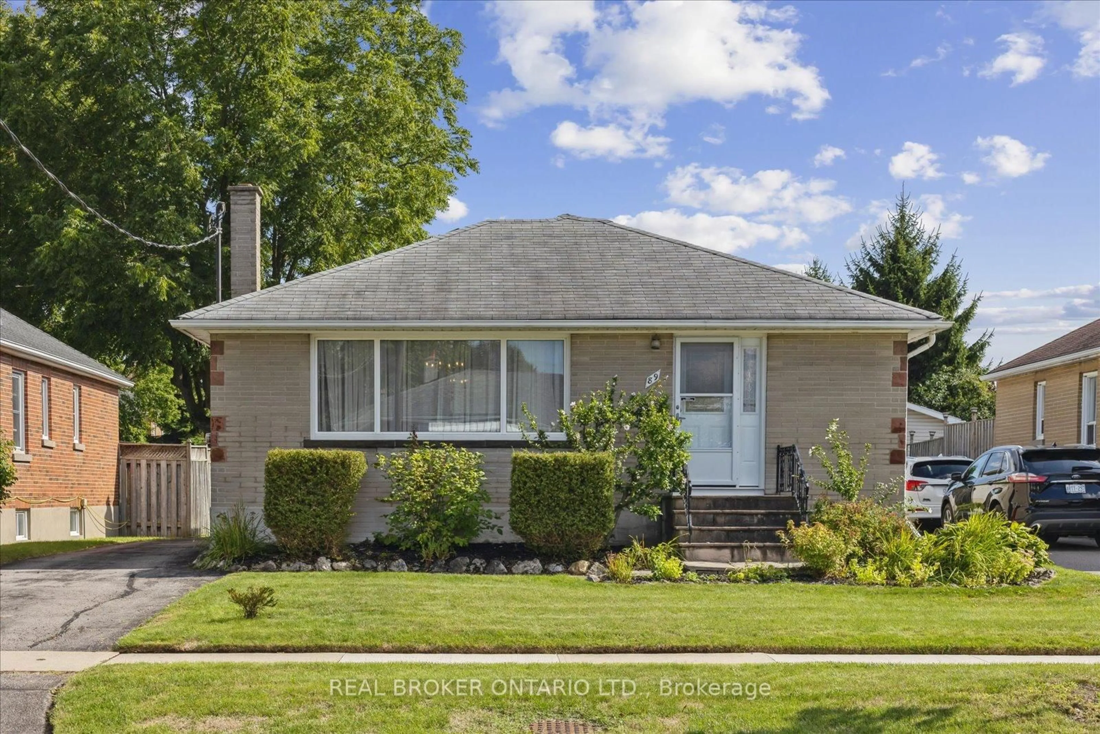 Home with vinyl exterior material, street for 89 Pontiac Ave, Oshawa Ontario L1G 3M1