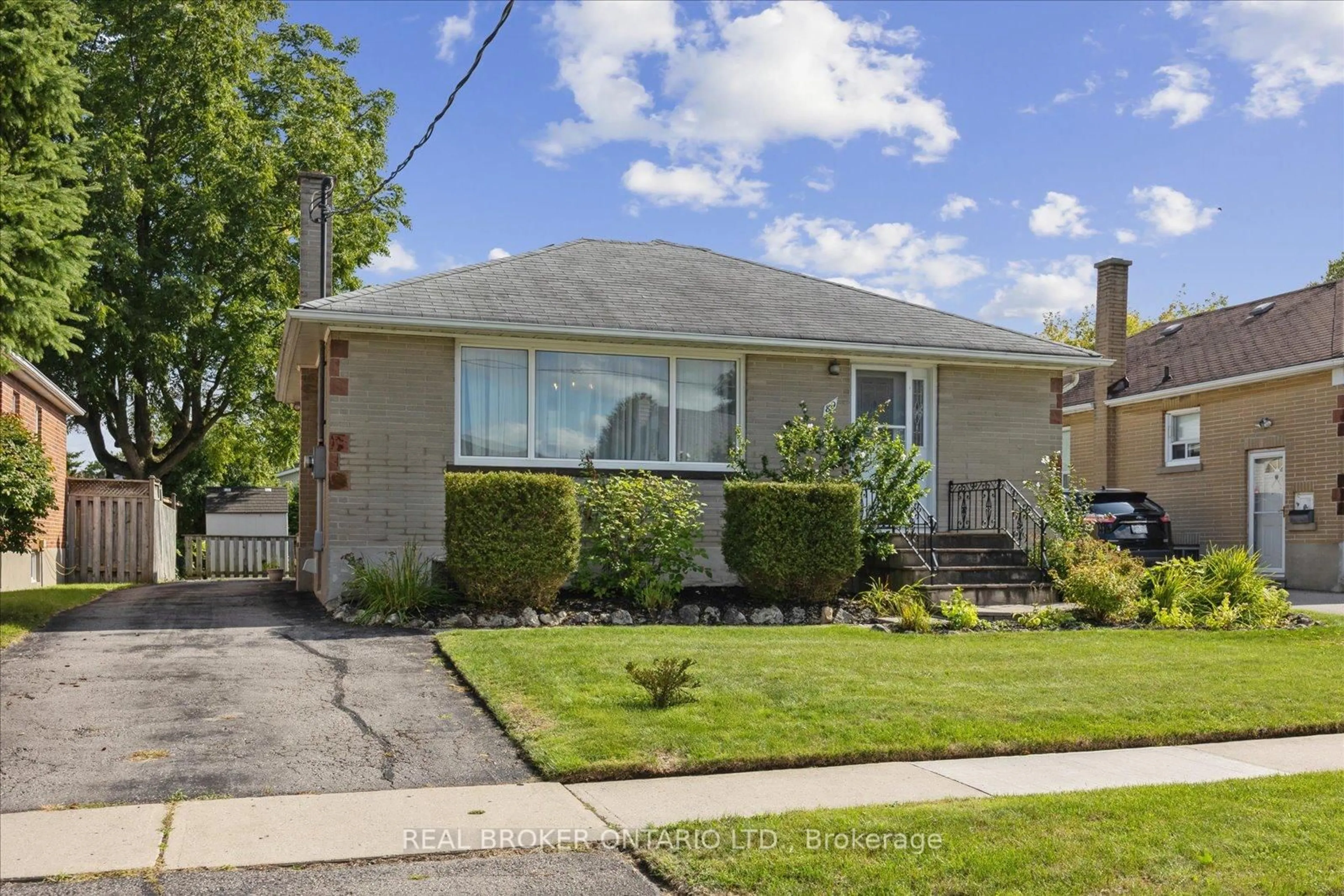 Home with vinyl exterior material, street for 89 Pontiac Ave, Oshawa Ontario L1G 3M1