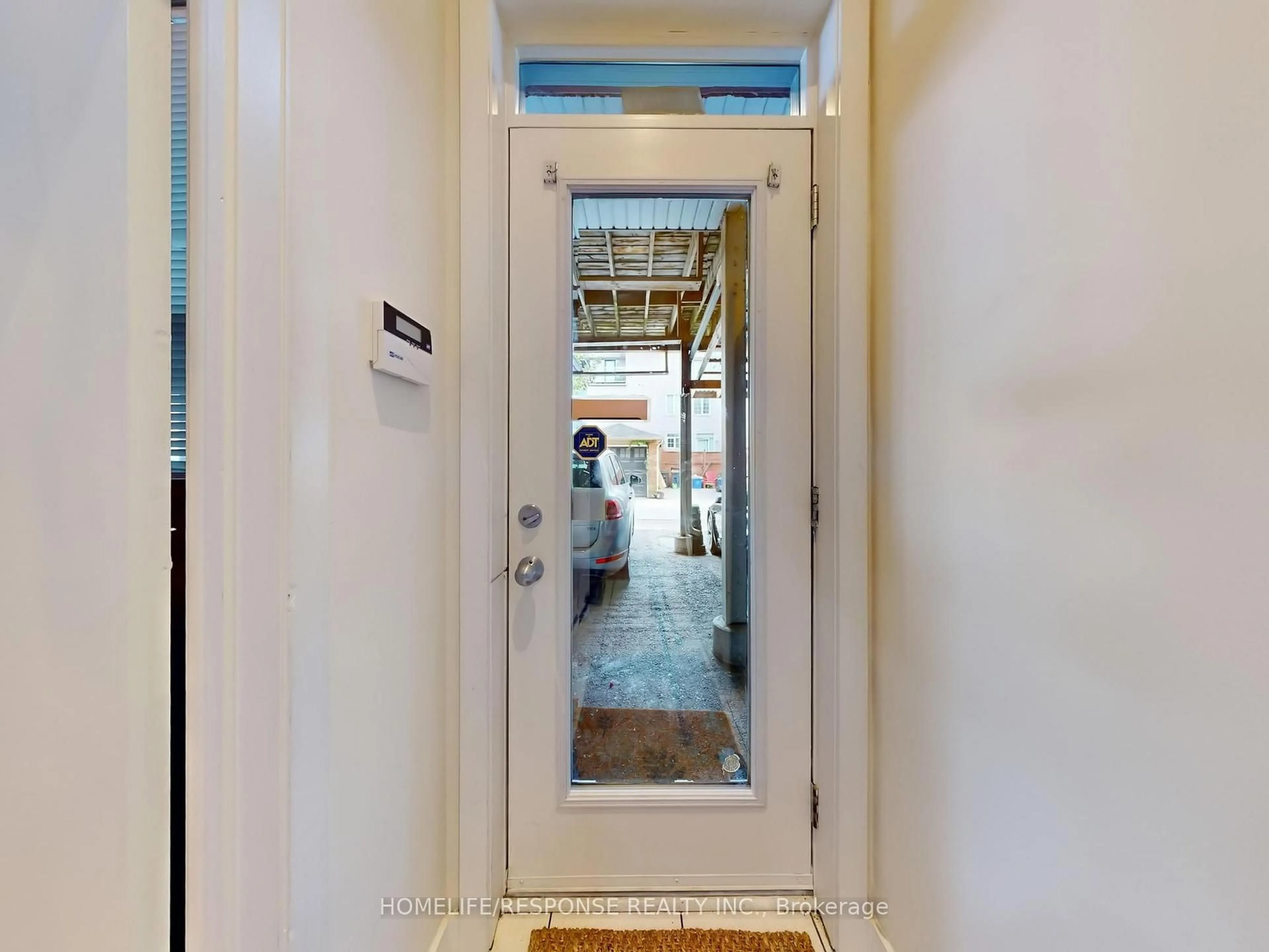 Indoor foyer for 1095 DUNDAS St, Toronto Ontario M4M 1R9