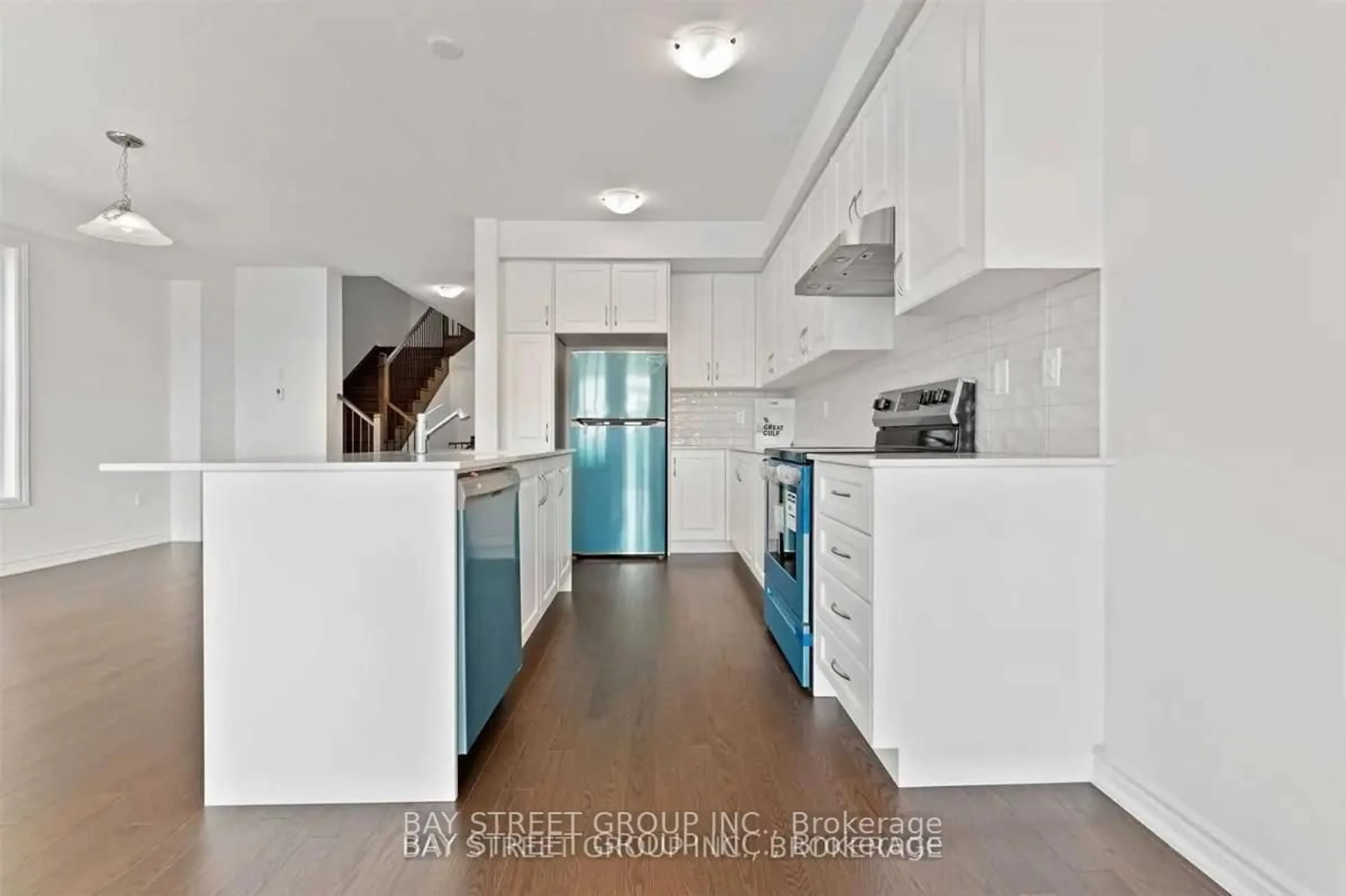 Standard kitchen, unknown for 37 Floodgate Rd, Whitby Ontario L1P 0P5