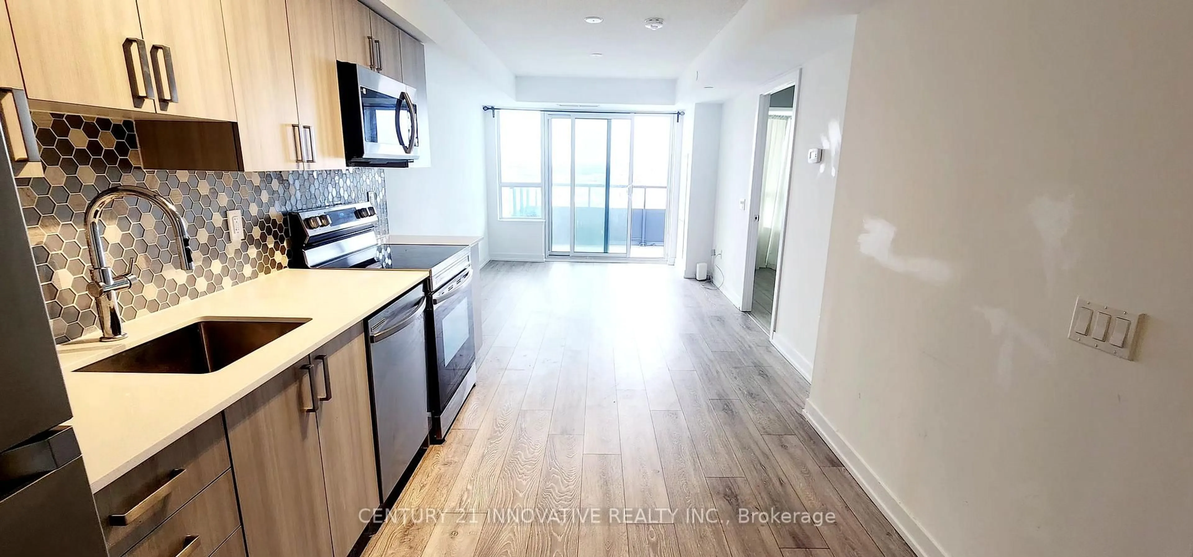 Standard kitchen, wood/laminate floor for 1455 Celebration Dr #1712, Pickering Ontario L1W 0C3