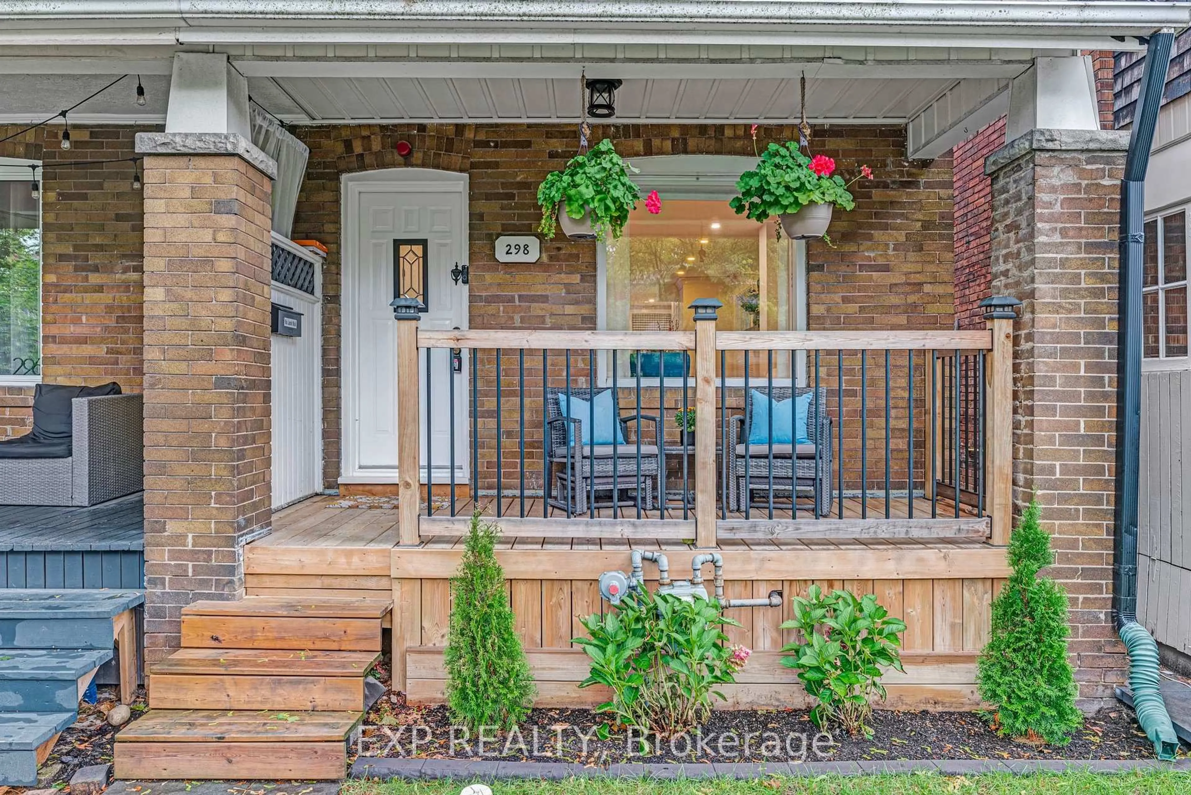 Indoor entryway for 298 Gainsborough Rd, Toronto Ontario M4L 3C6