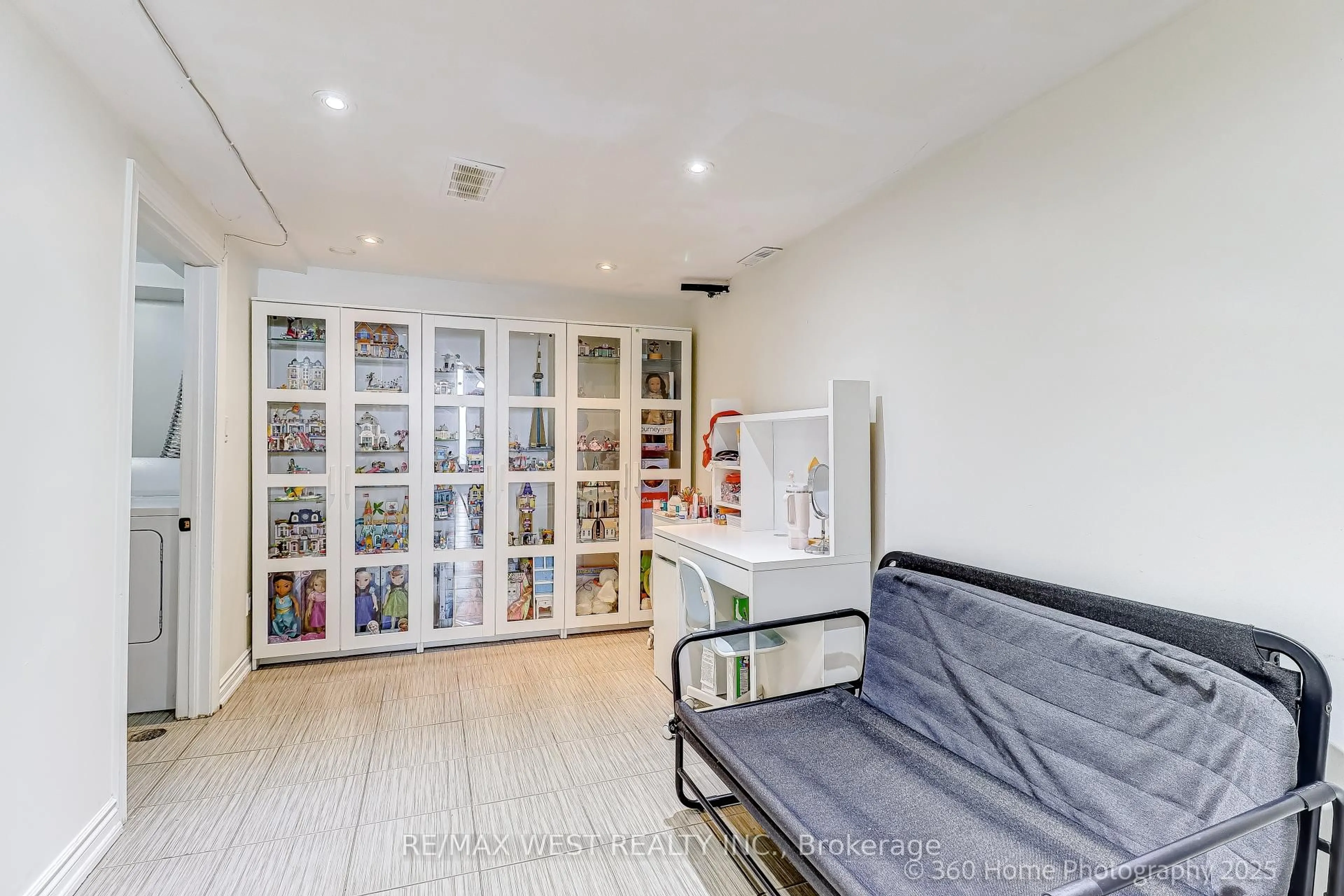 A pic of a room for 21 Trailridge Cres #10, Toronto Ontario M1E 4C4