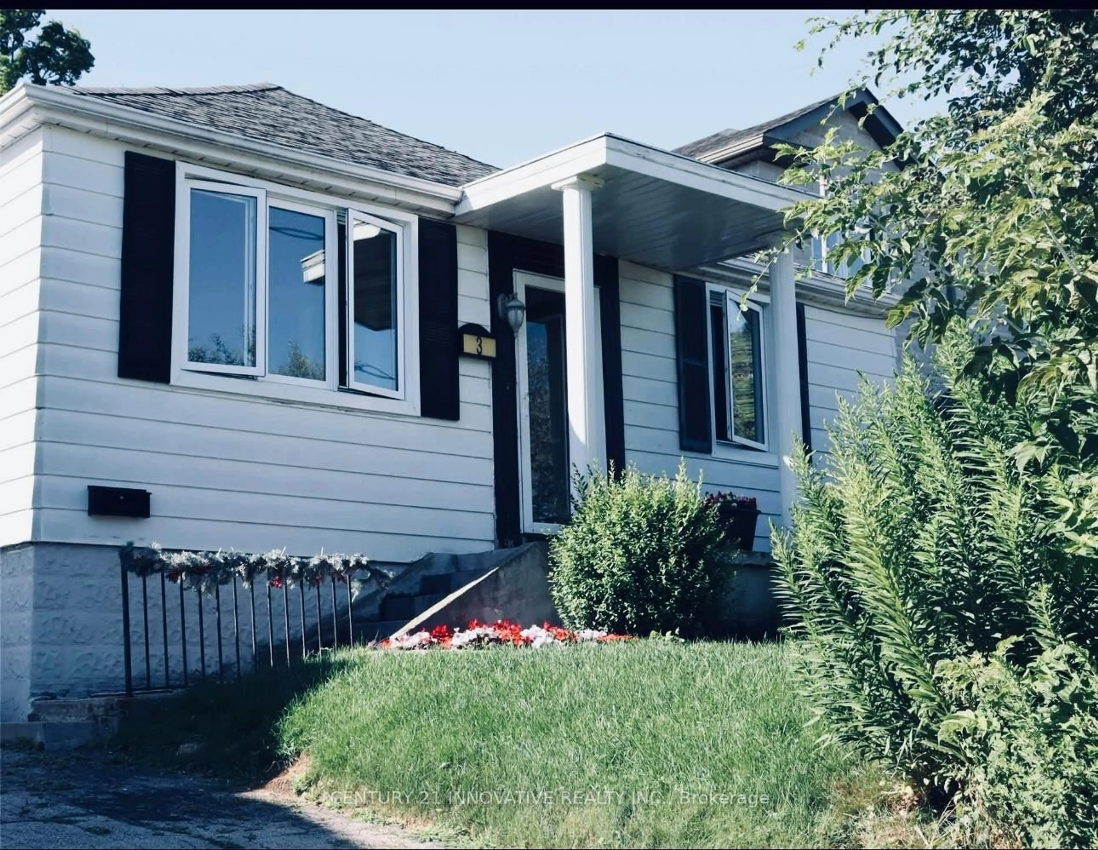 Home with vinyl exterior material, street for 3 Glasgow Ave, Toronto Ontario M1K 1B9