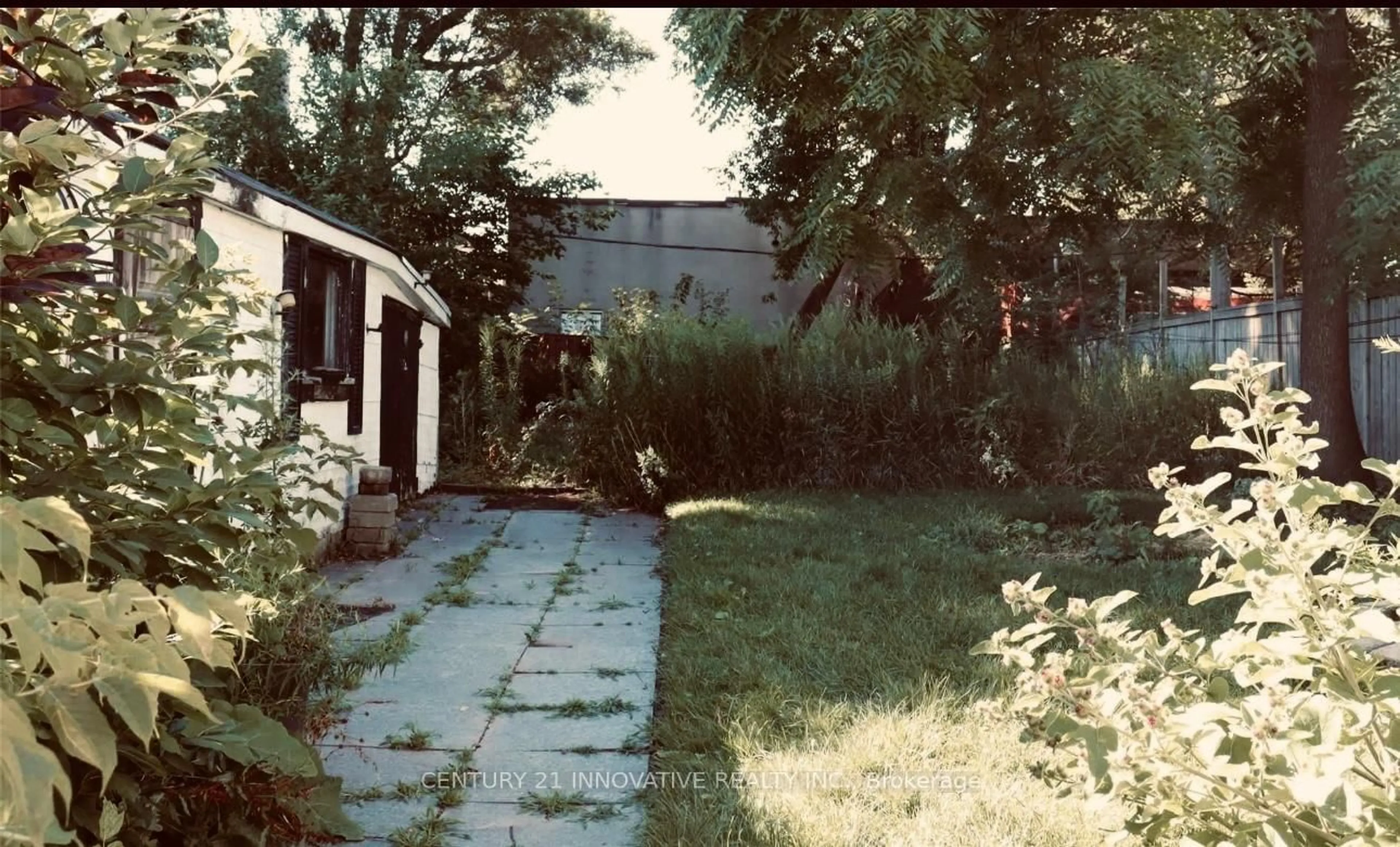 Patio, street for 3 Glasgow Ave, Toronto Ontario M1K 1B9
