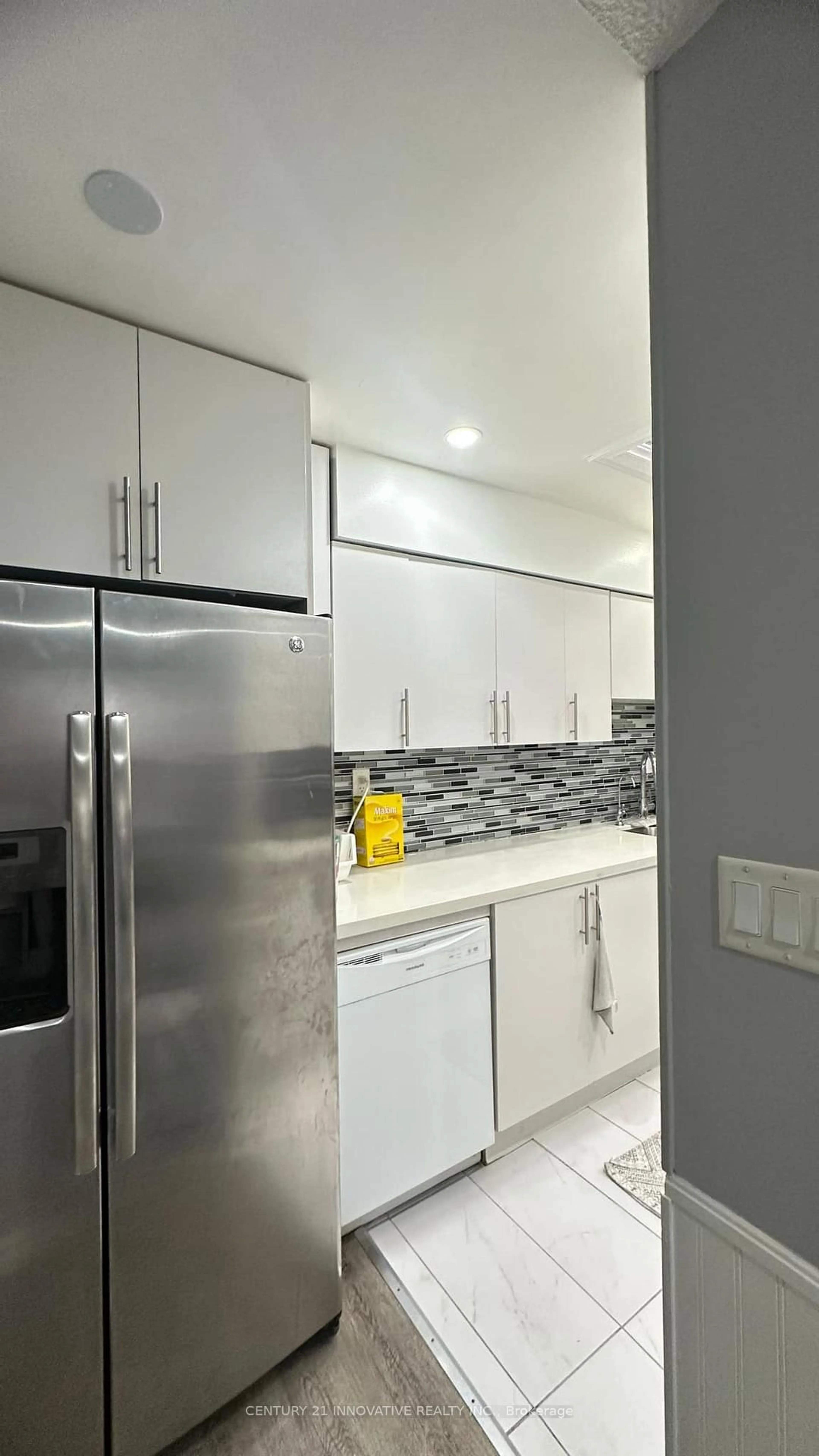 Standard kitchen, ceramic/tile floor for 12 Bushwood Crt, Toronto Ontario M1B 2T1