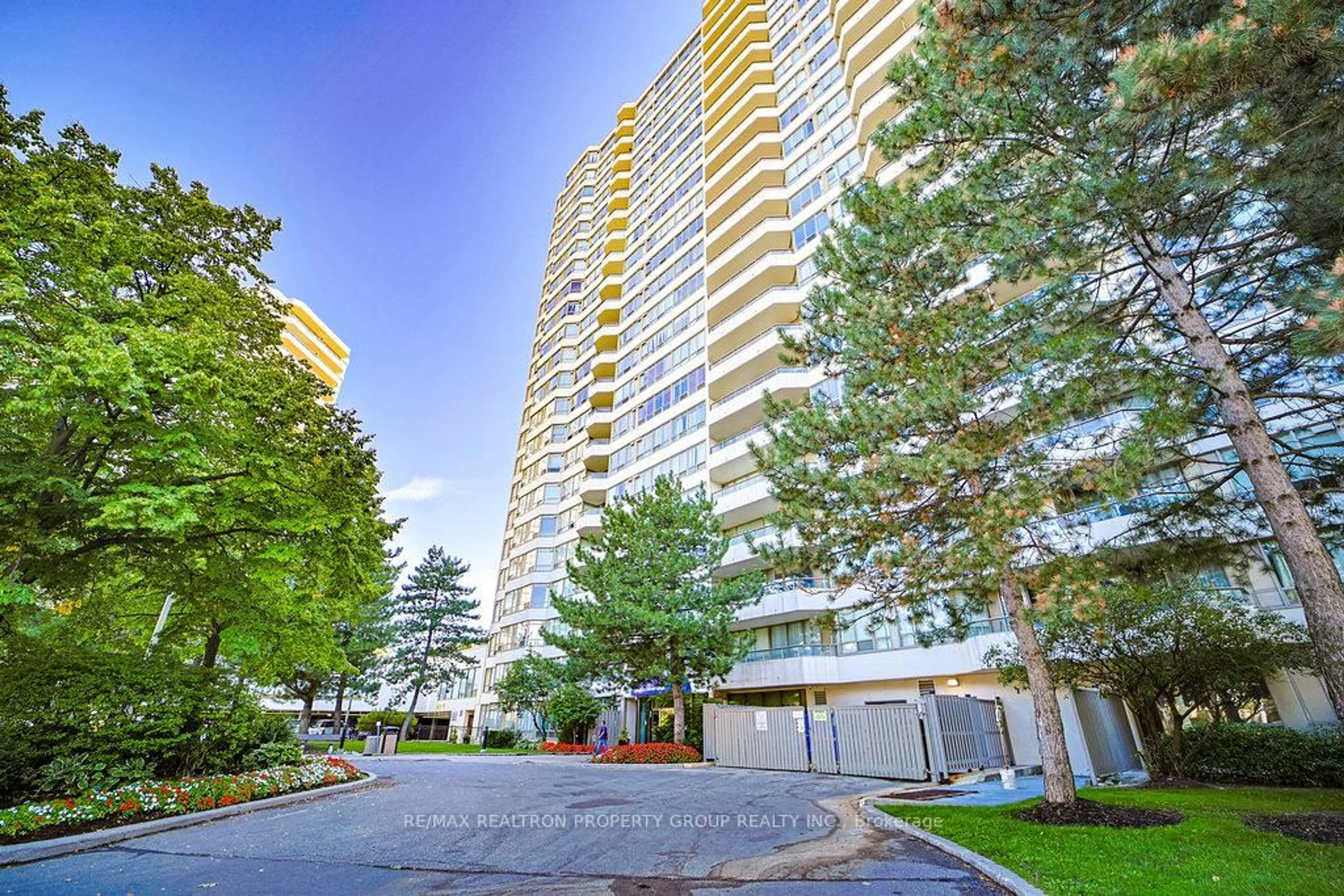 Indoor foyer for 3 Greystone Walk Dr #1621, Toronto Ontario M1K 5J4