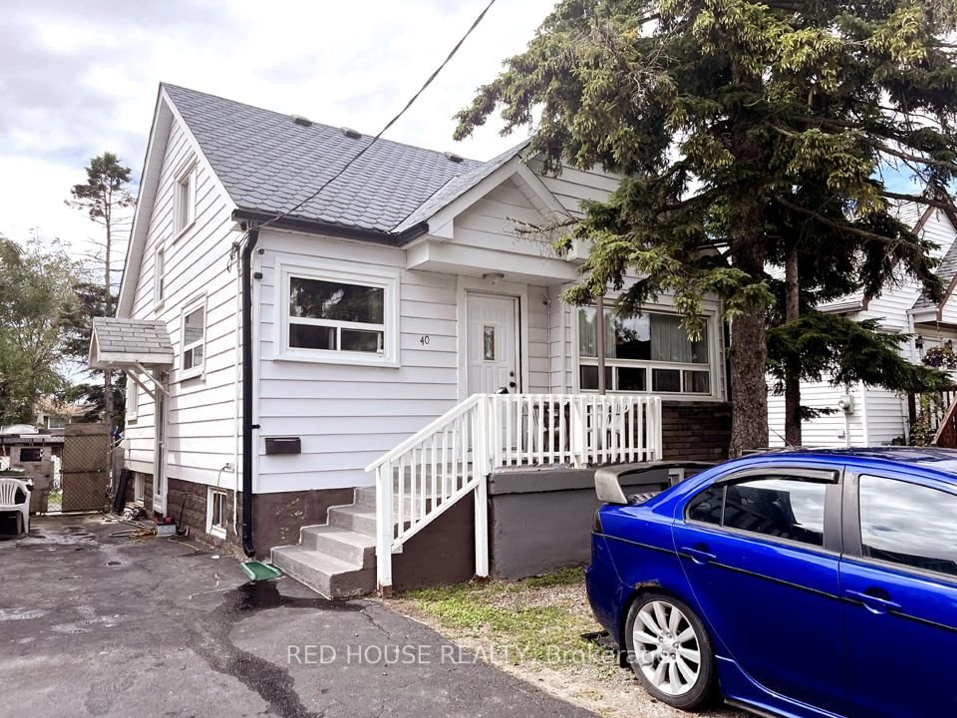 Home with vinyl exterior material, street for 40 North Woodrow Blvd, Toronto Ontario M1K 1W3