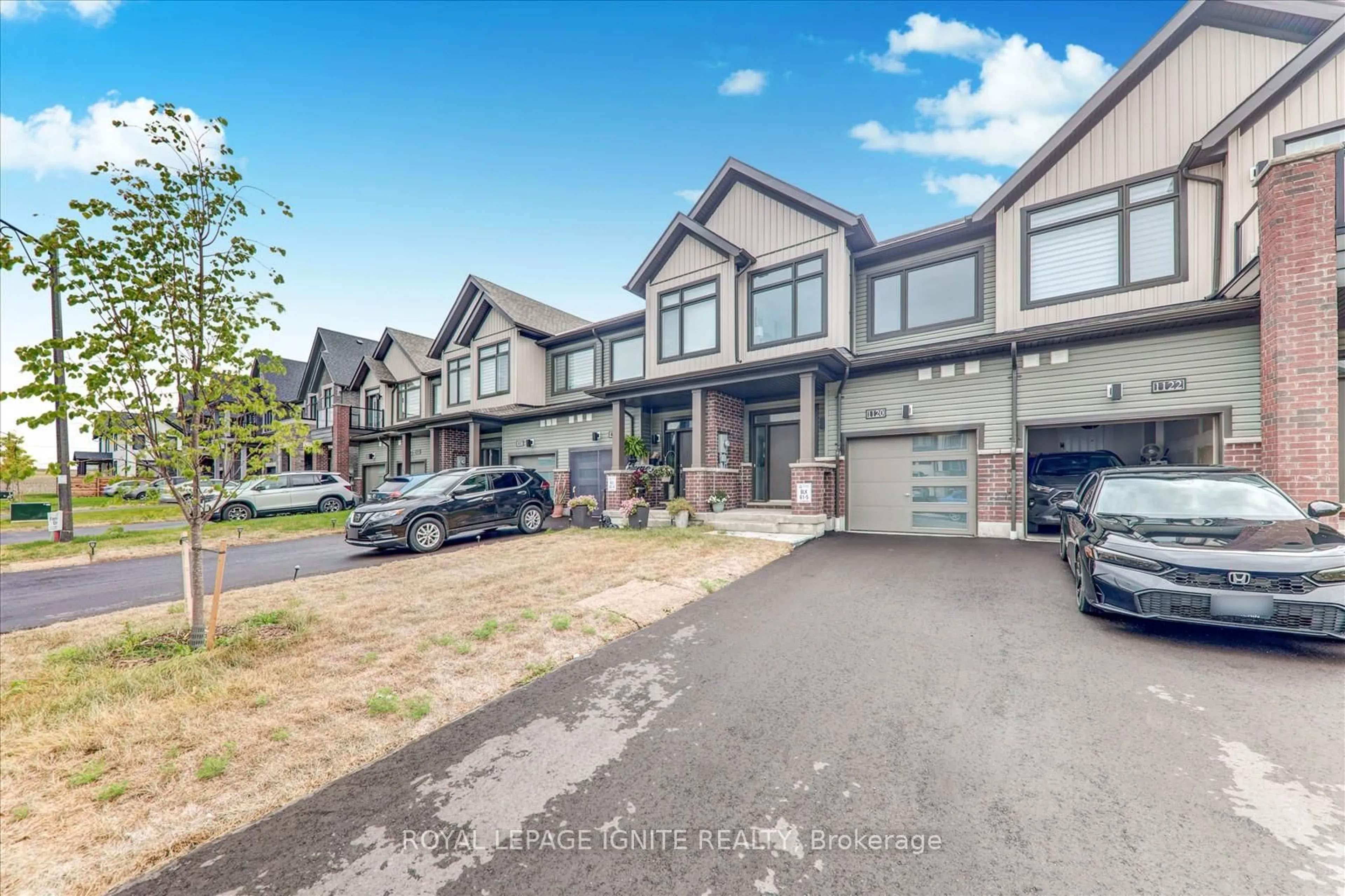 A pic from outside/outdoor area/front of a property/back of a property/a pic from drone, street for 1120 Thompson Dr, Oshawa Ontario L1L 0V4