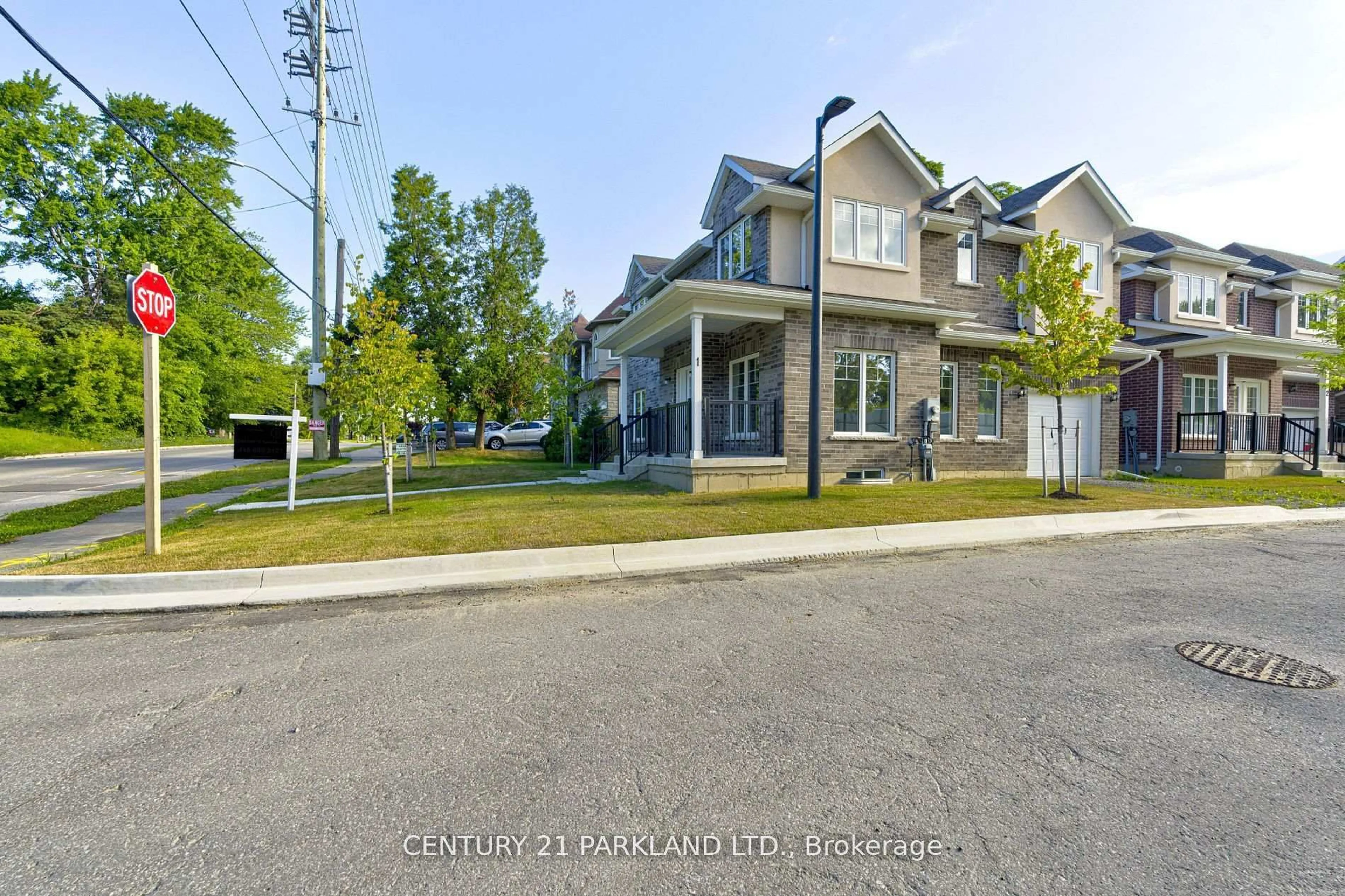A pic from outside/outdoor area/front of a property/back of a property/a pic from drone, street for 1741 Fairport Rd #POTL #1, Pickering Ontario L1V 1S9