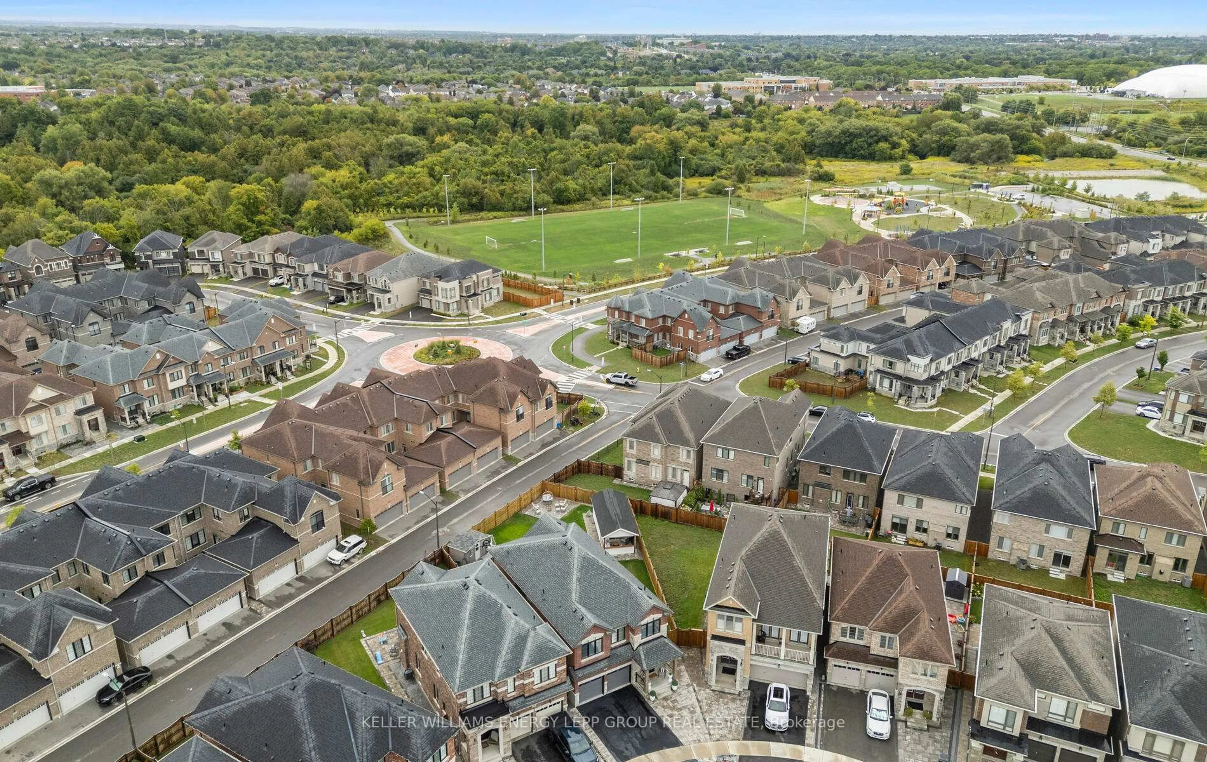 A pic from outside/outdoor area/front of a property/back of a property/a pic from drone, street for 16 Dumaine St, Whitby Ontario L1P 0G8
