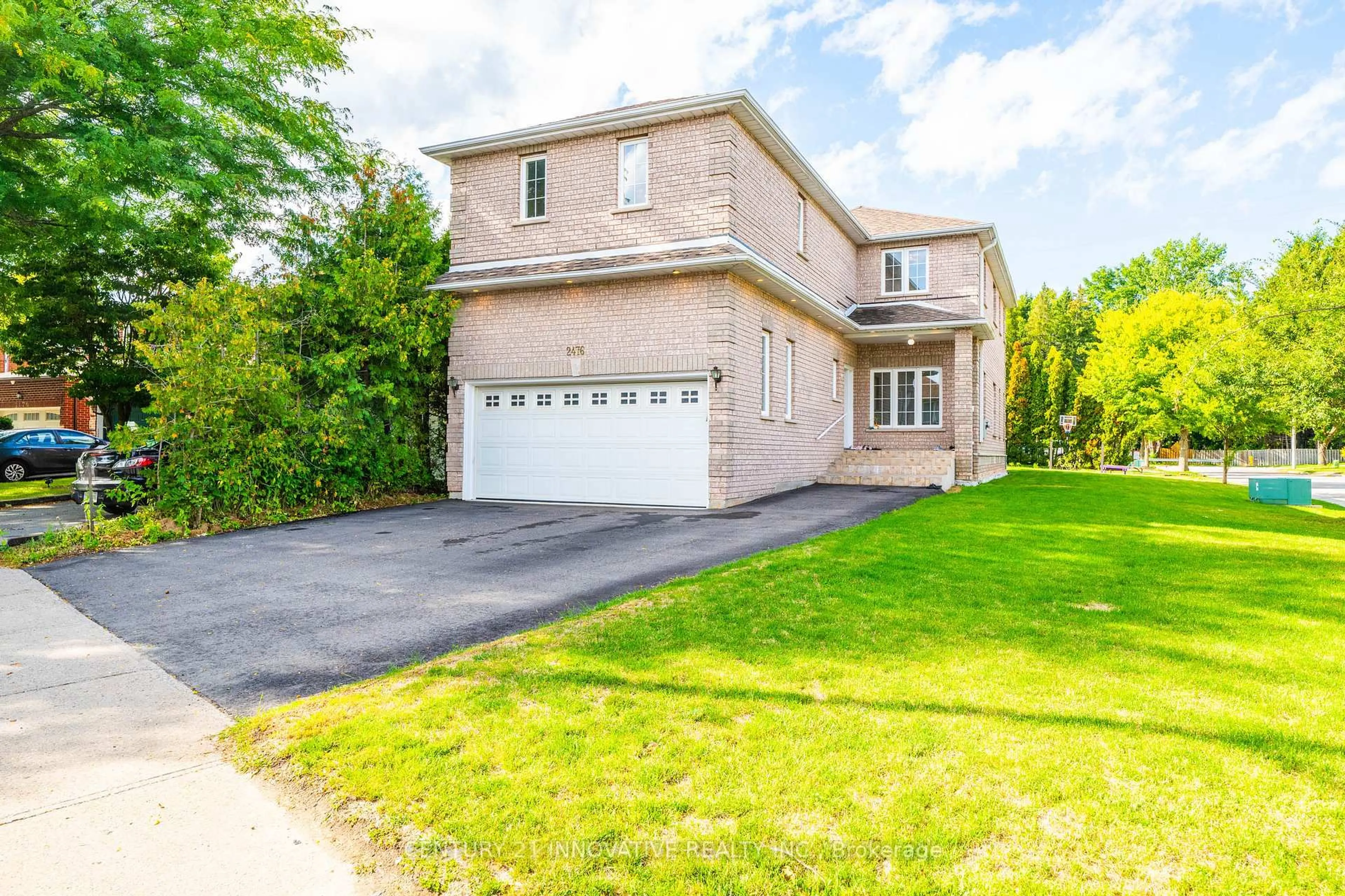 Unknown for 2476 Linwood St, Pickering Ontario L1X 2N8
