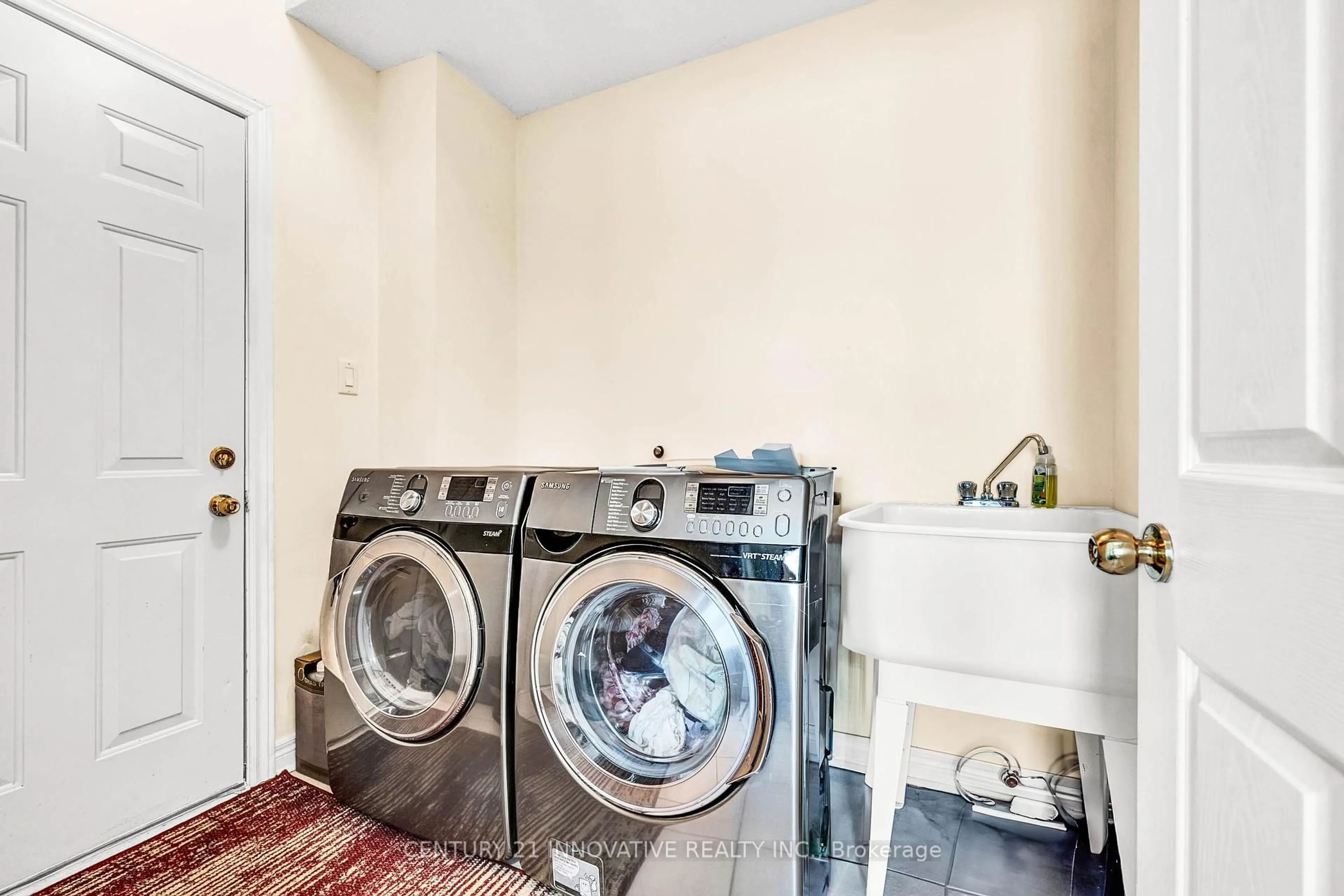 Laundry room for 2476 Linwood St, Pickering Ontario L1X 2N8