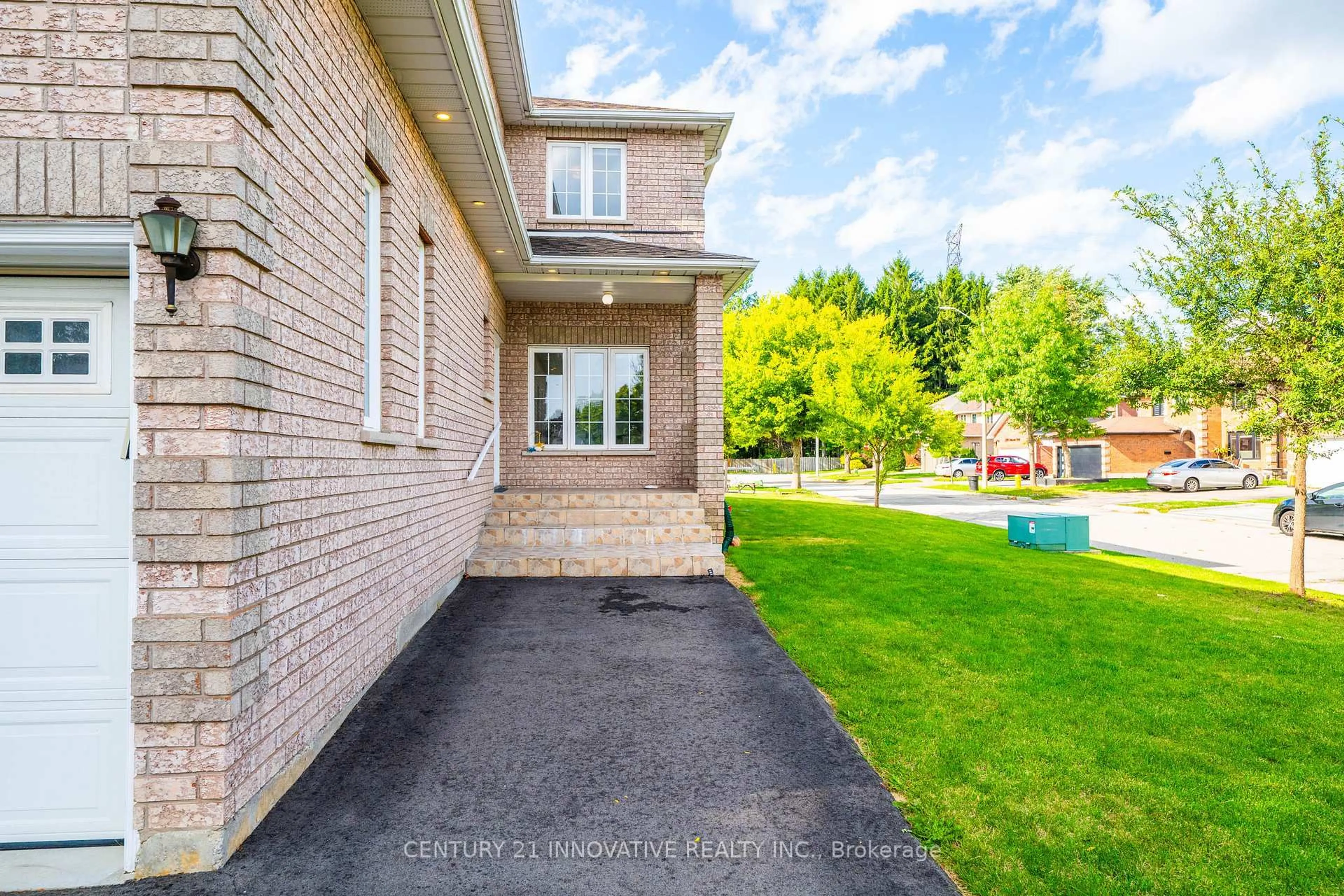 A pic from outside/outdoor area/front of a property/back of a property/a pic from drone, street for 2476 Linwood St, Pickering Ontario L1X 2N8