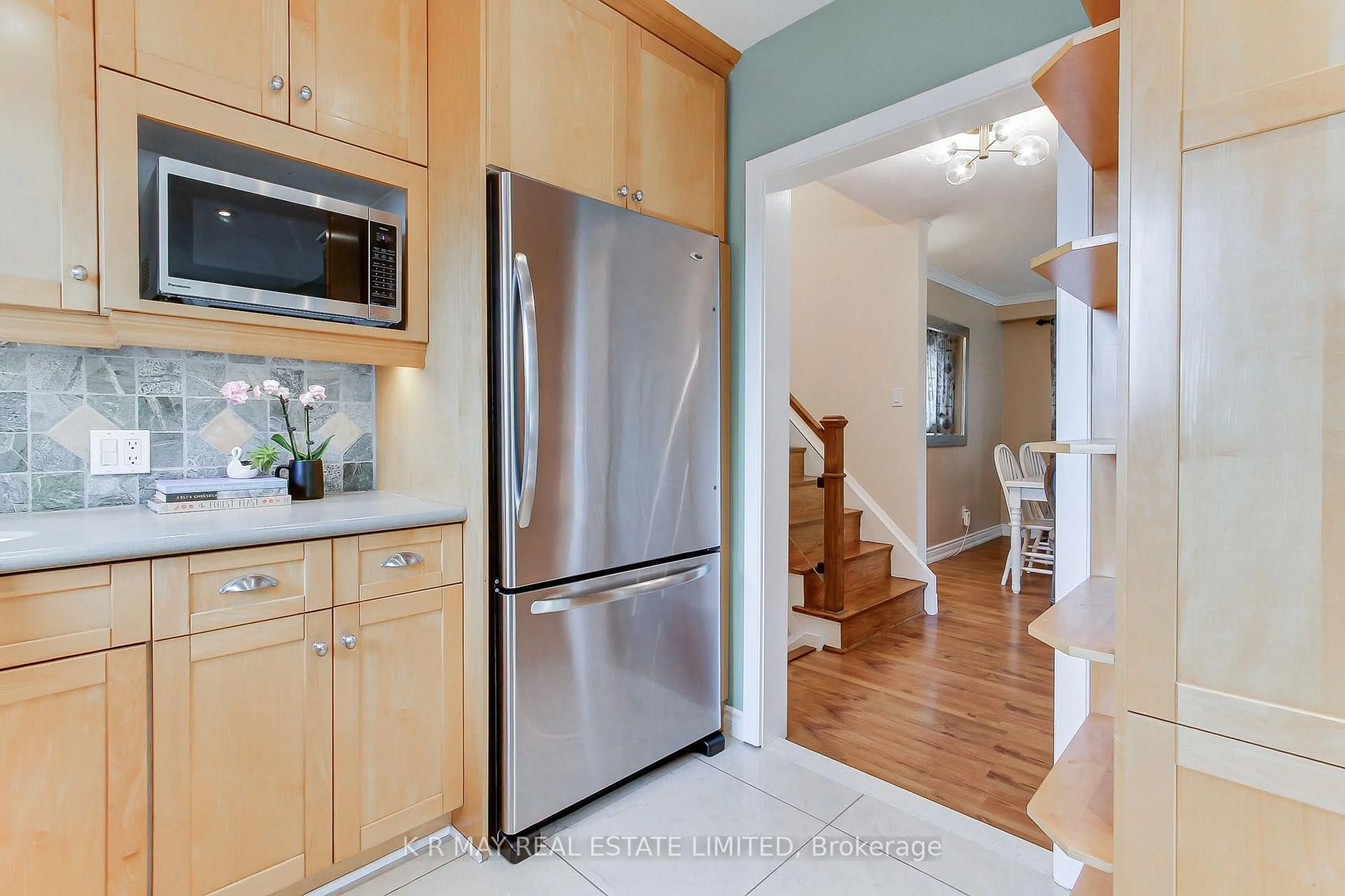 Open concept kitchen, unknown for 4 Mayhill Cres, Toronto Ontario M1G 1K6
