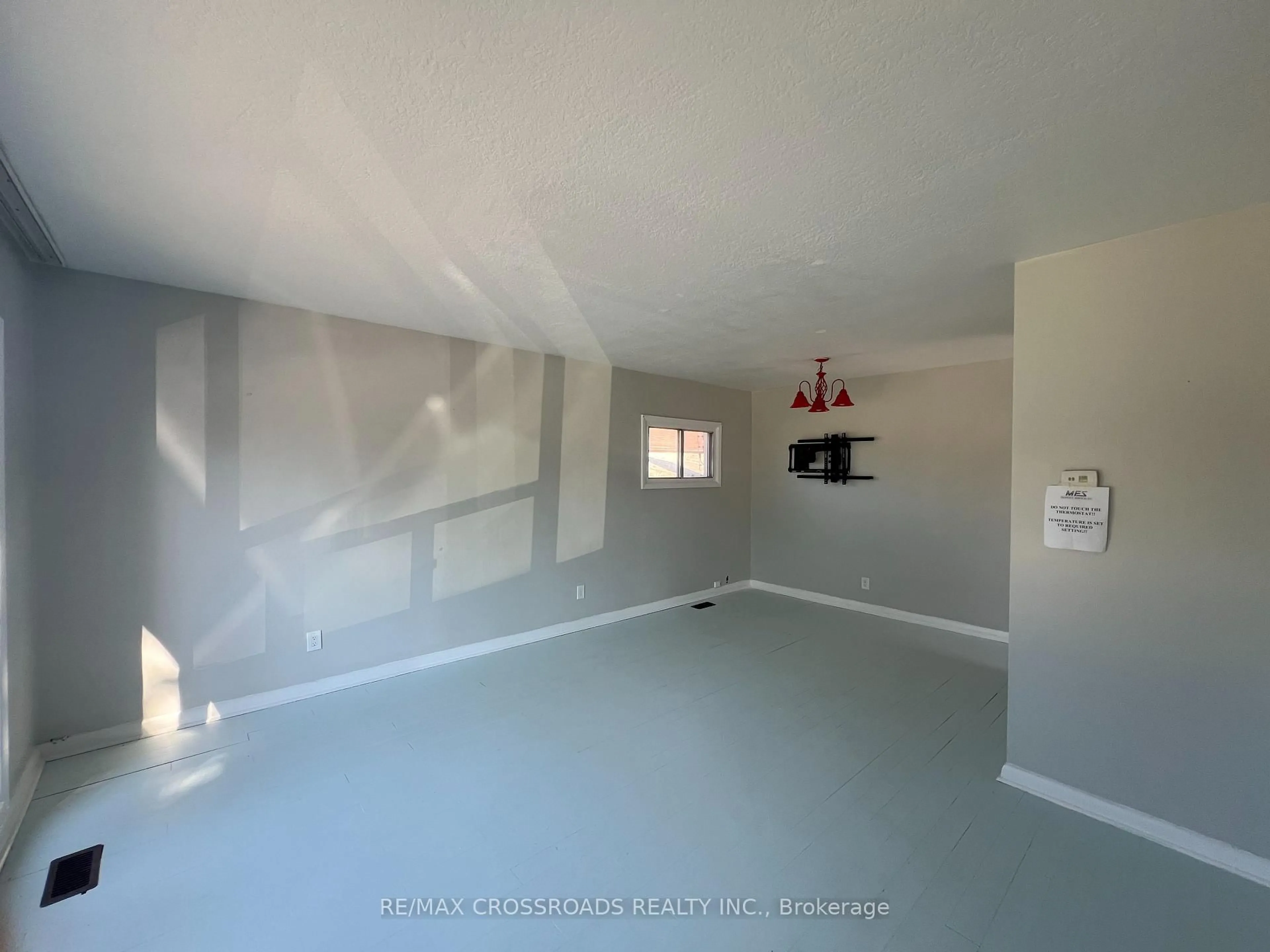 A pic of a room for 6 Seminole Ave, Toronto Ontario M1J 1M9