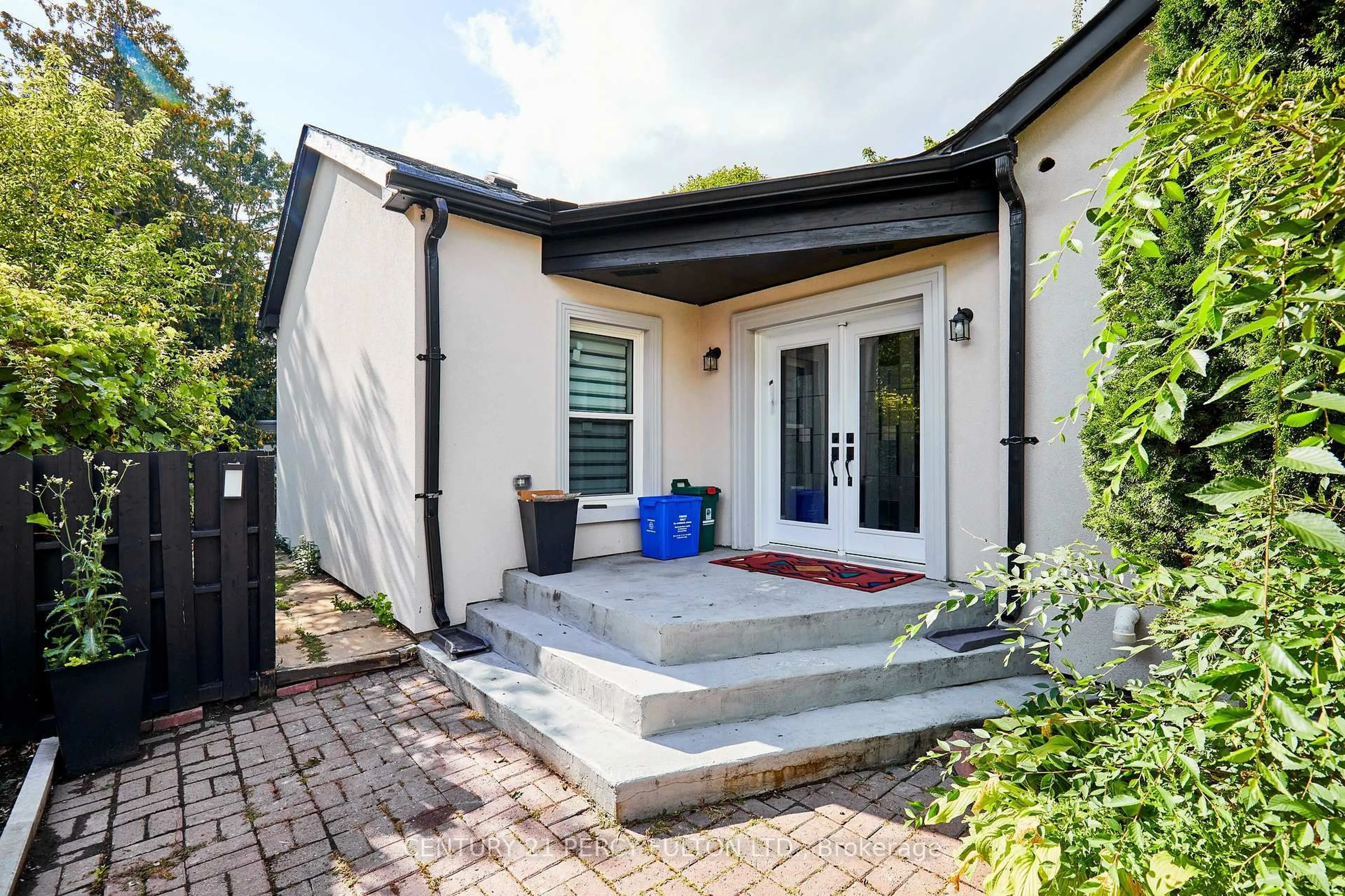 Home with brick exterior material, street for 132 Old Harwood Ave, Ajax Ontario L1T 4W4