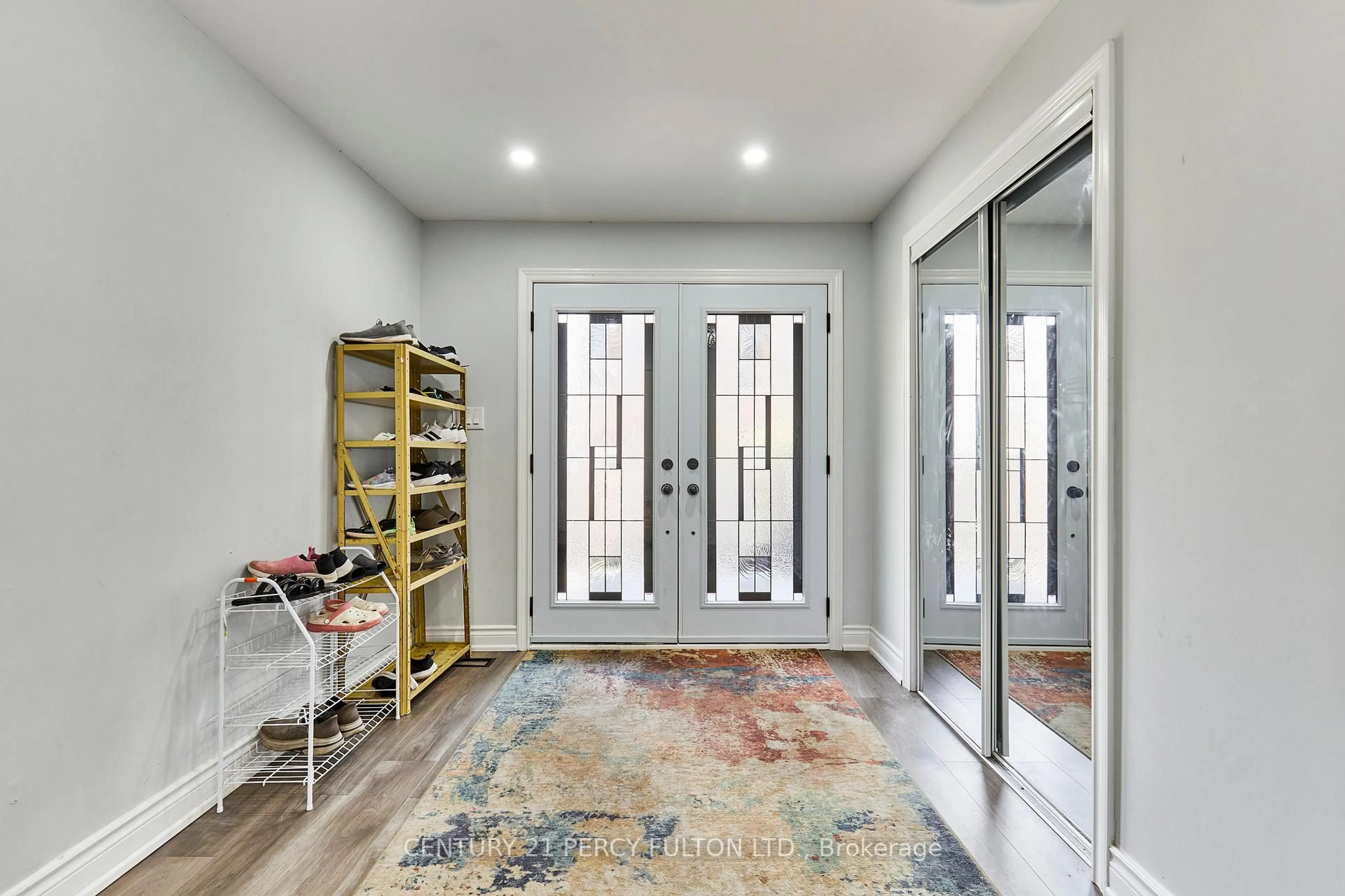 Indoor entryway for 132 Old Harwood Ave, Ajax Ontario L1T 4W4