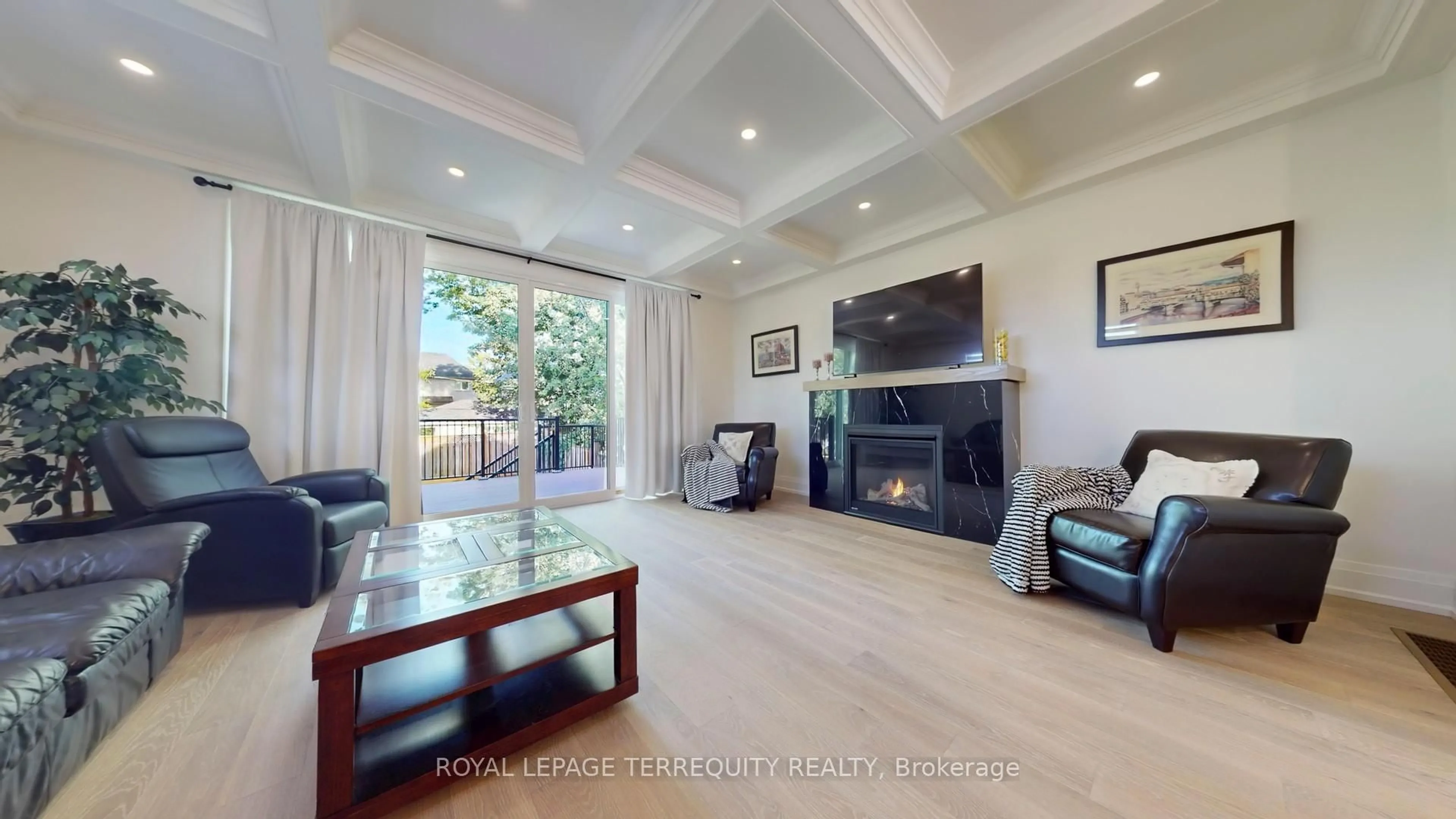 Living room with furniture, wood/laminate floor for 819 Fairview Ave, Pickering Ontario L1W 1M7