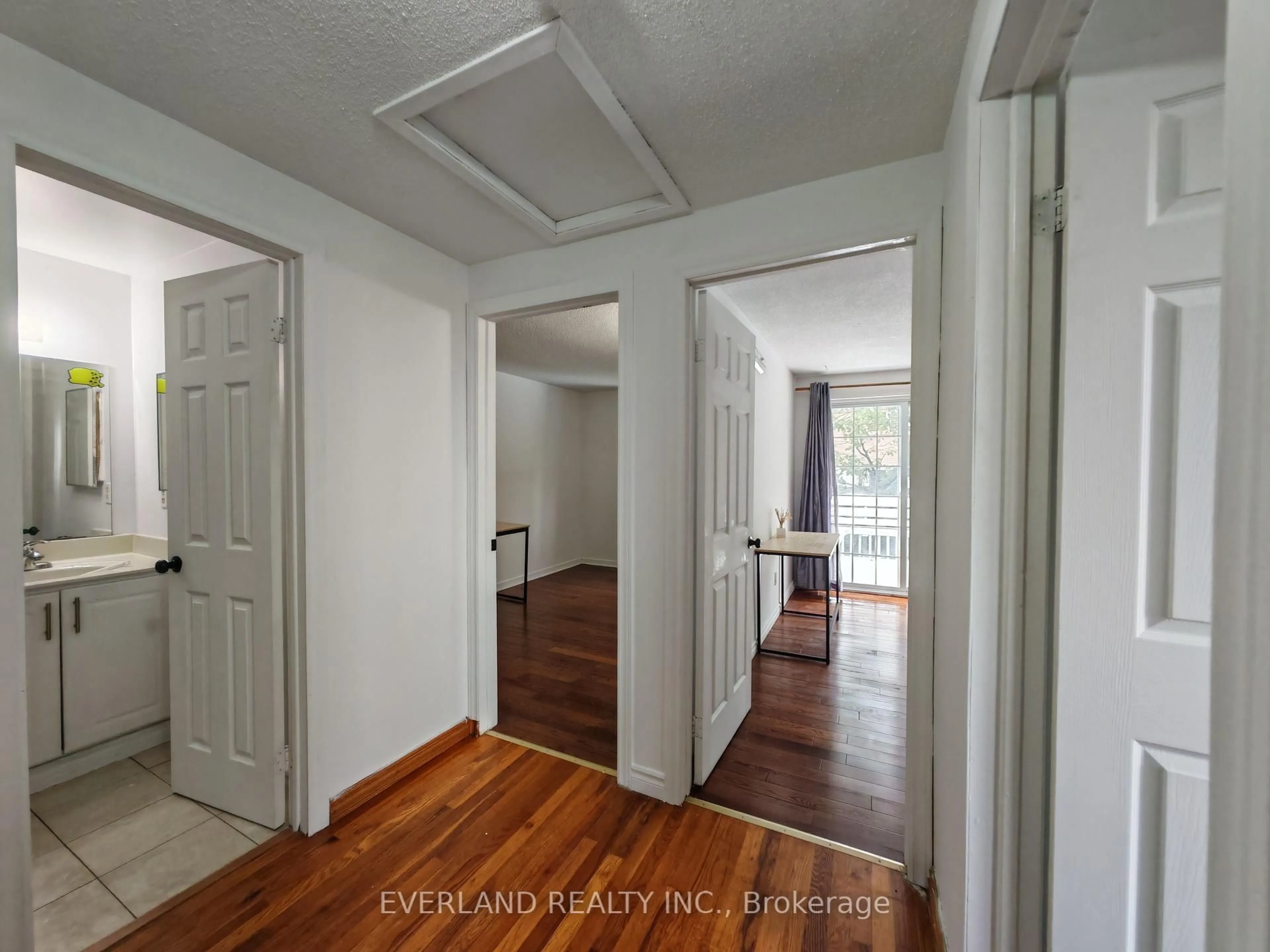 Indoor entryway for 18 Camberley Crt, Toronto Ontario M1B 2S6