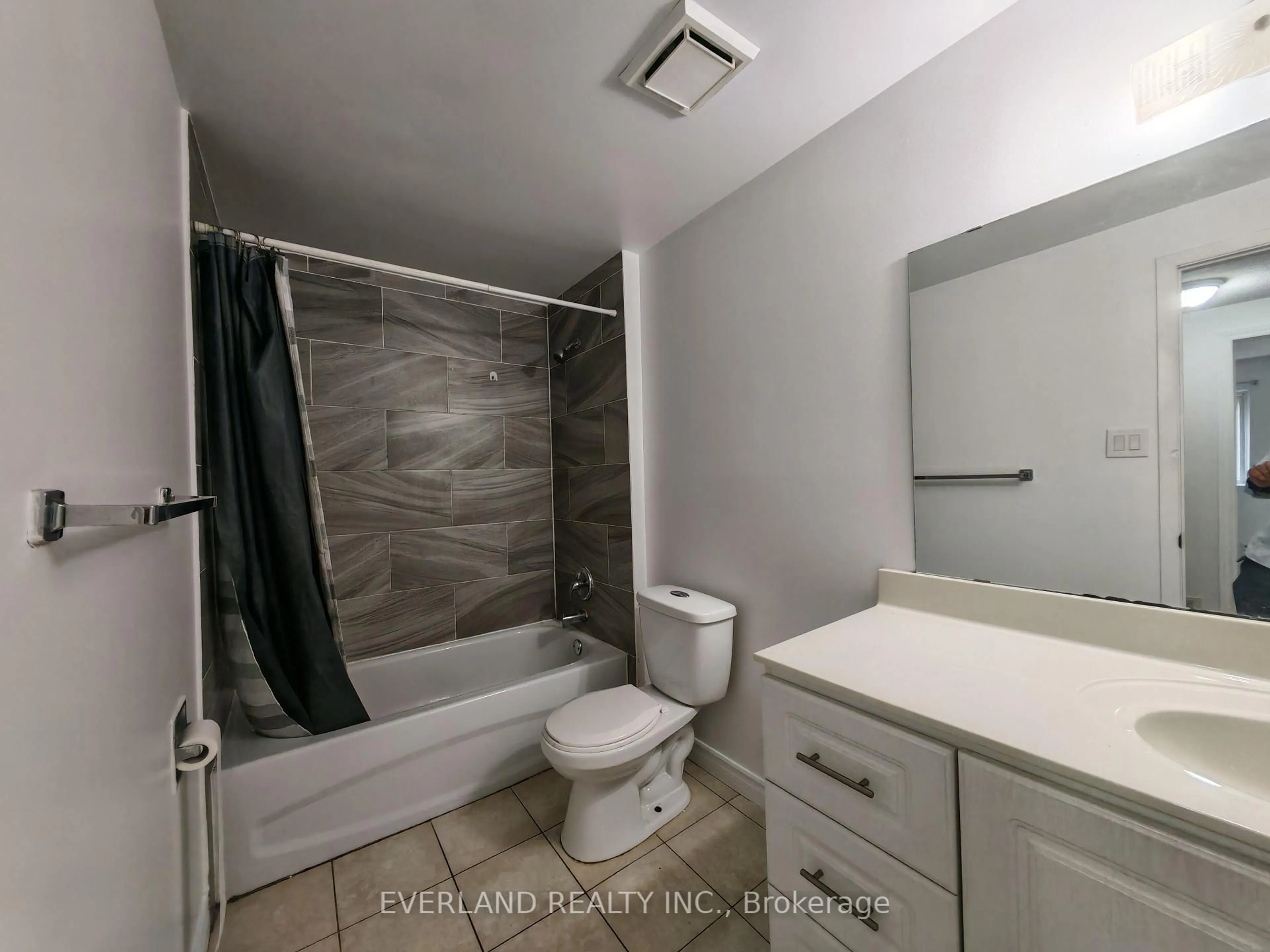 A pic of a room for 18 Camberley Crt, Toronto Ontario M1B 2S6